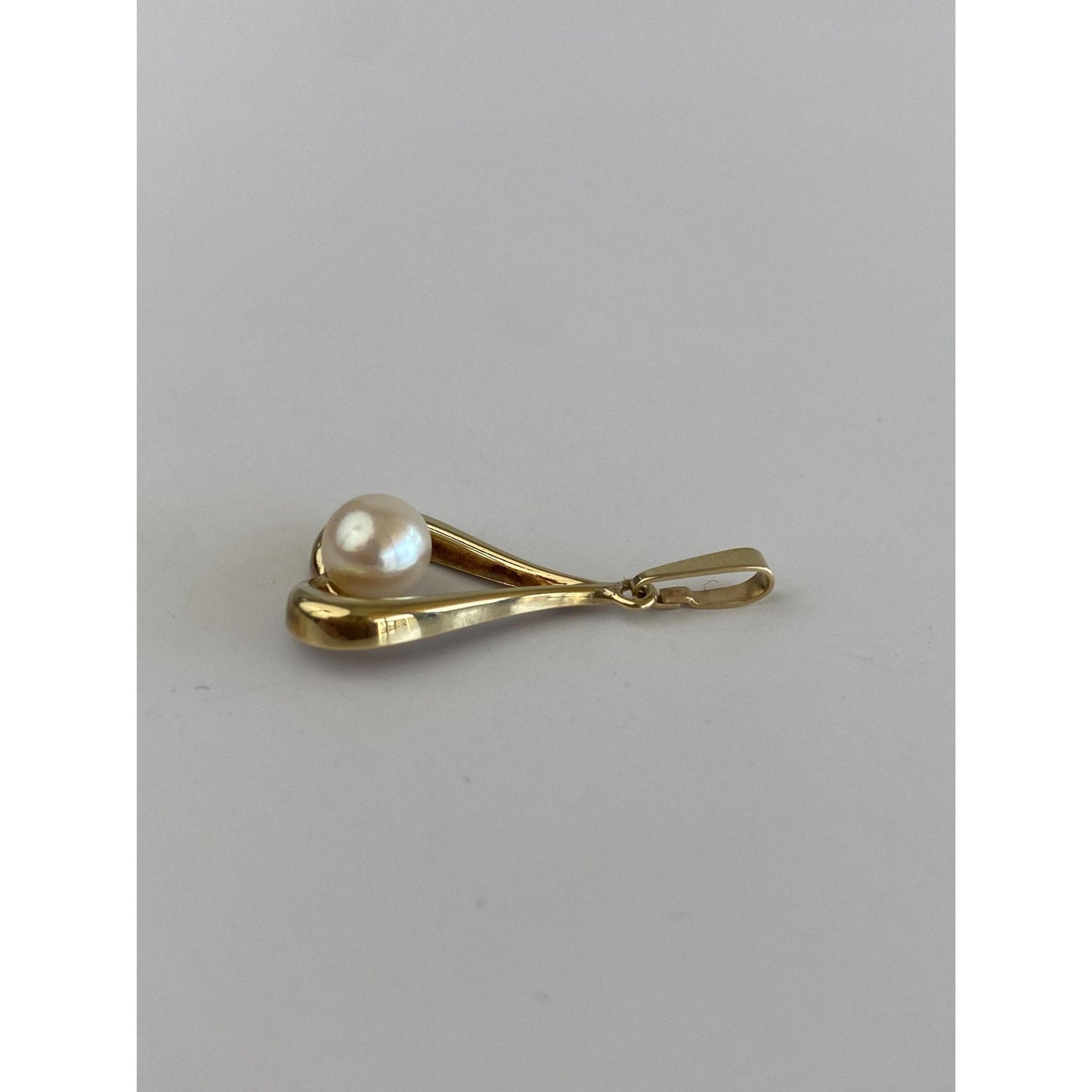 Vintage Solid 14k Yellow Gold Pearl Charm