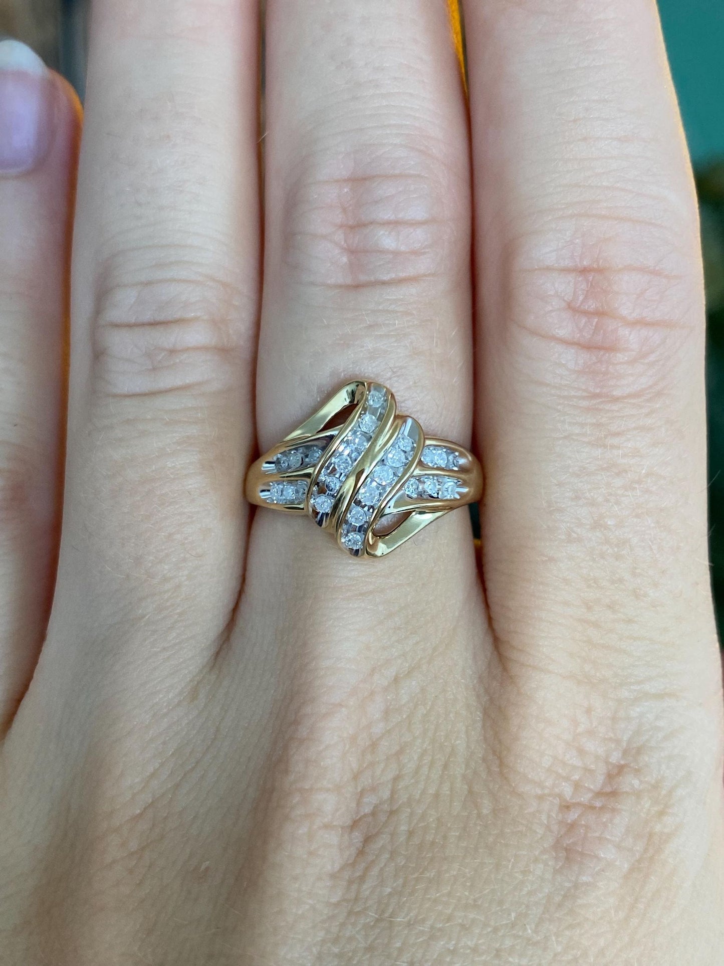 Vintage Solid 10k White & Yellow Gold Diamond Twist Ring - Size 6.75
