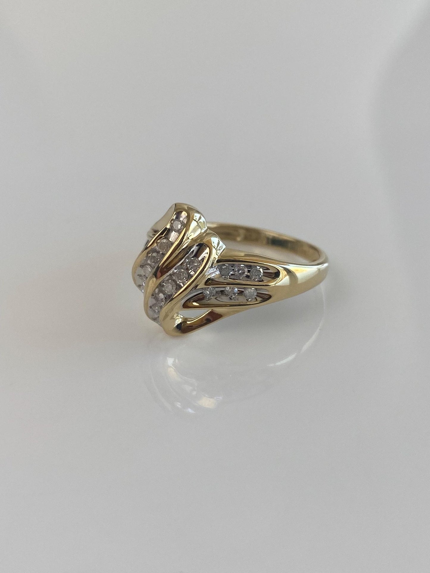 Vintage Solid 10k White & Yellow Gold Diamond Twist Ring - Size 6.75