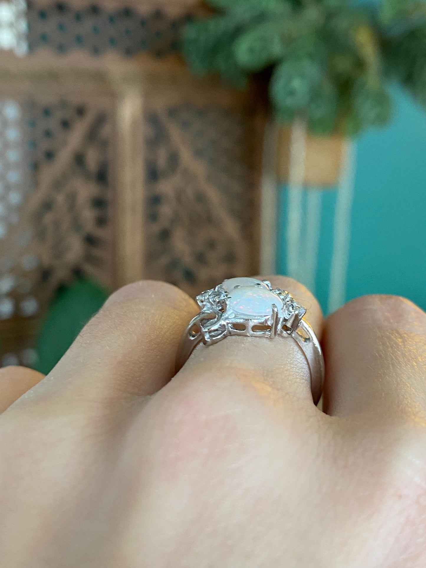 Vintage Solid 10k White Gold Clear Quartz Opal Ring - Size 6