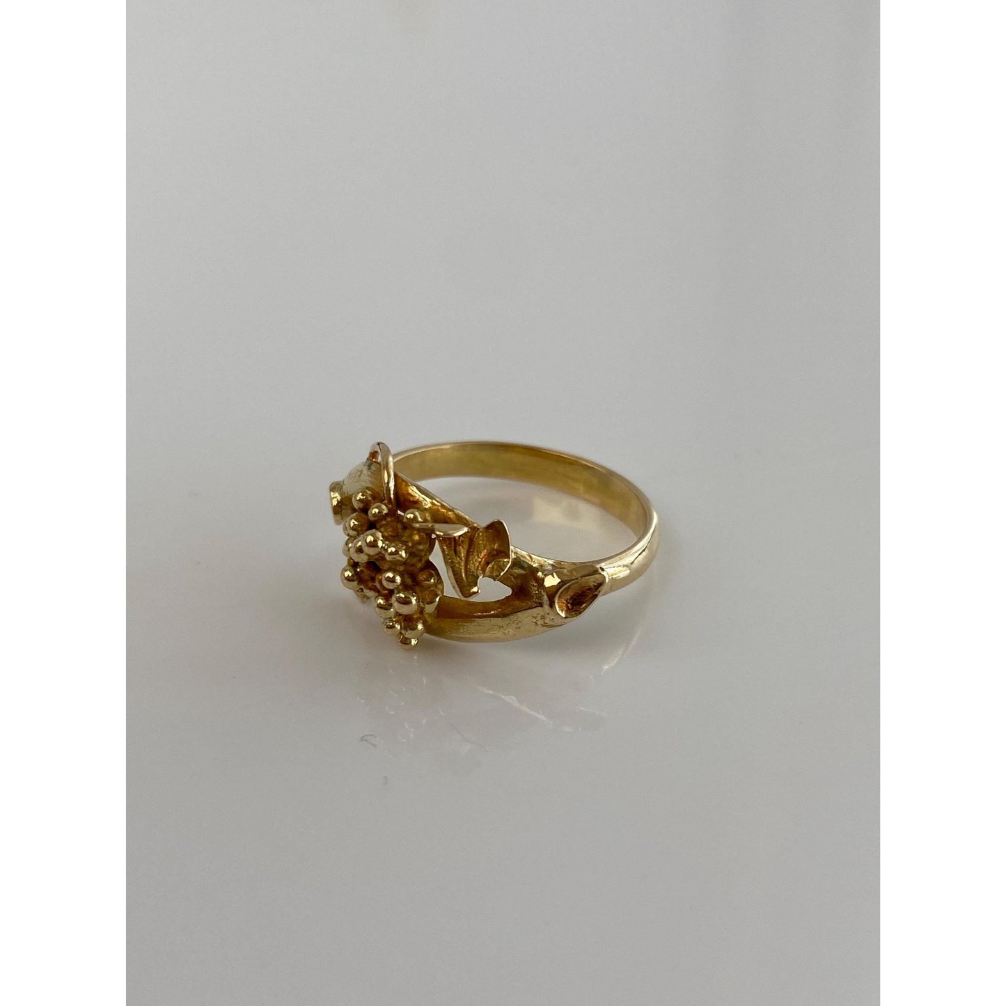 Solid 14k Yellow Gold Grapevine Ring - Size 6.75