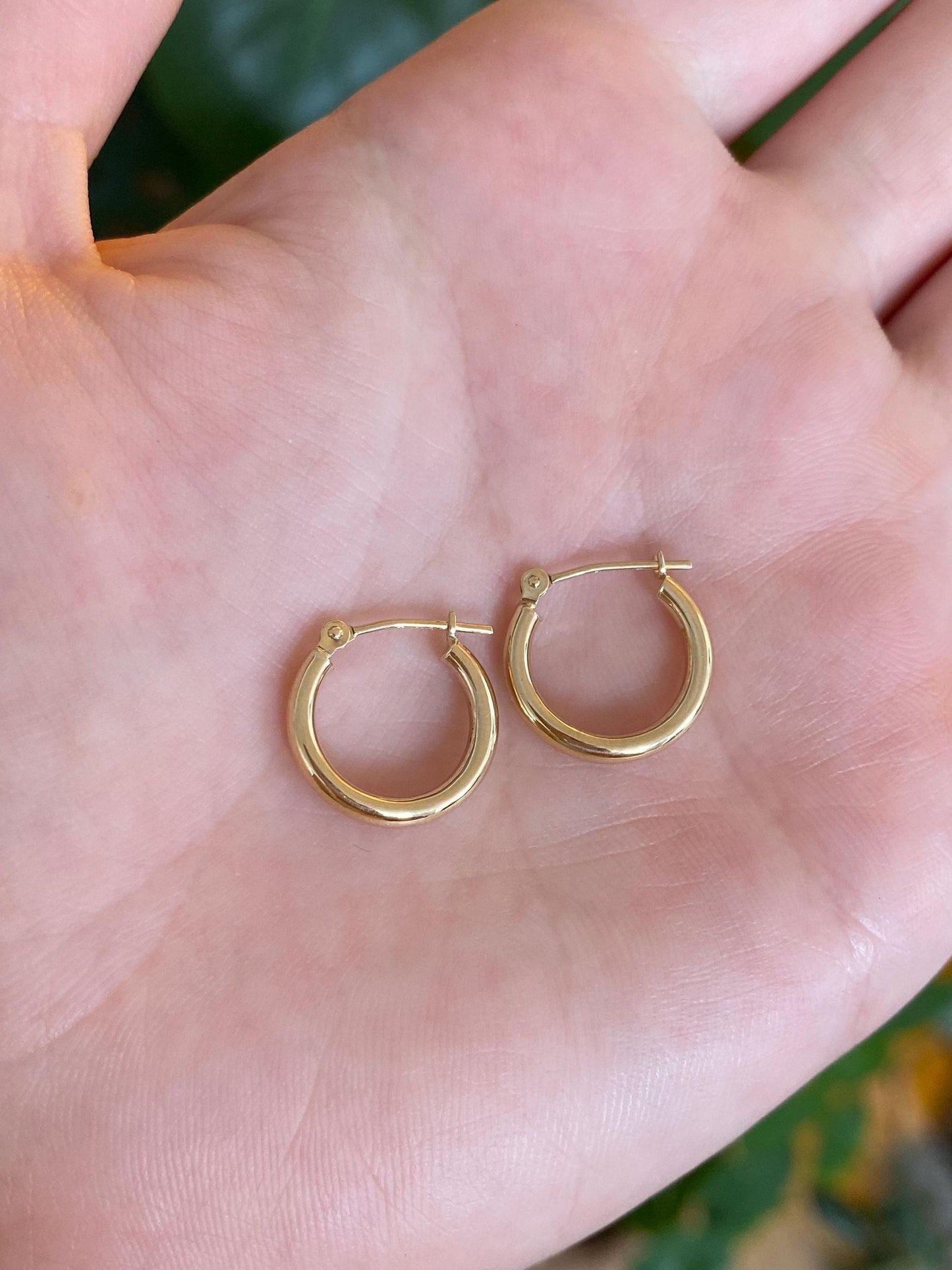 Vintage 10k Yellow Gold Little Hoop Earrings