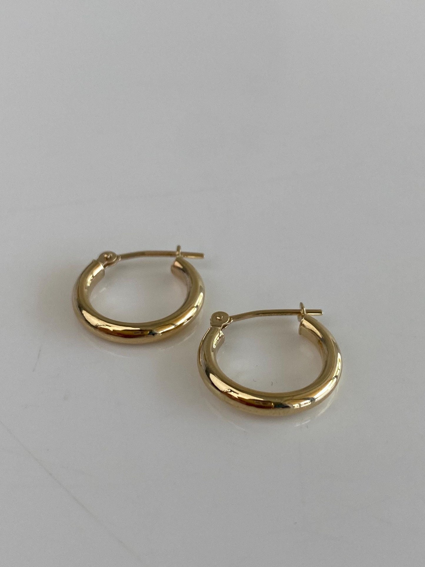 Vintage 10k Yellow Gold Little Hoop Earrings