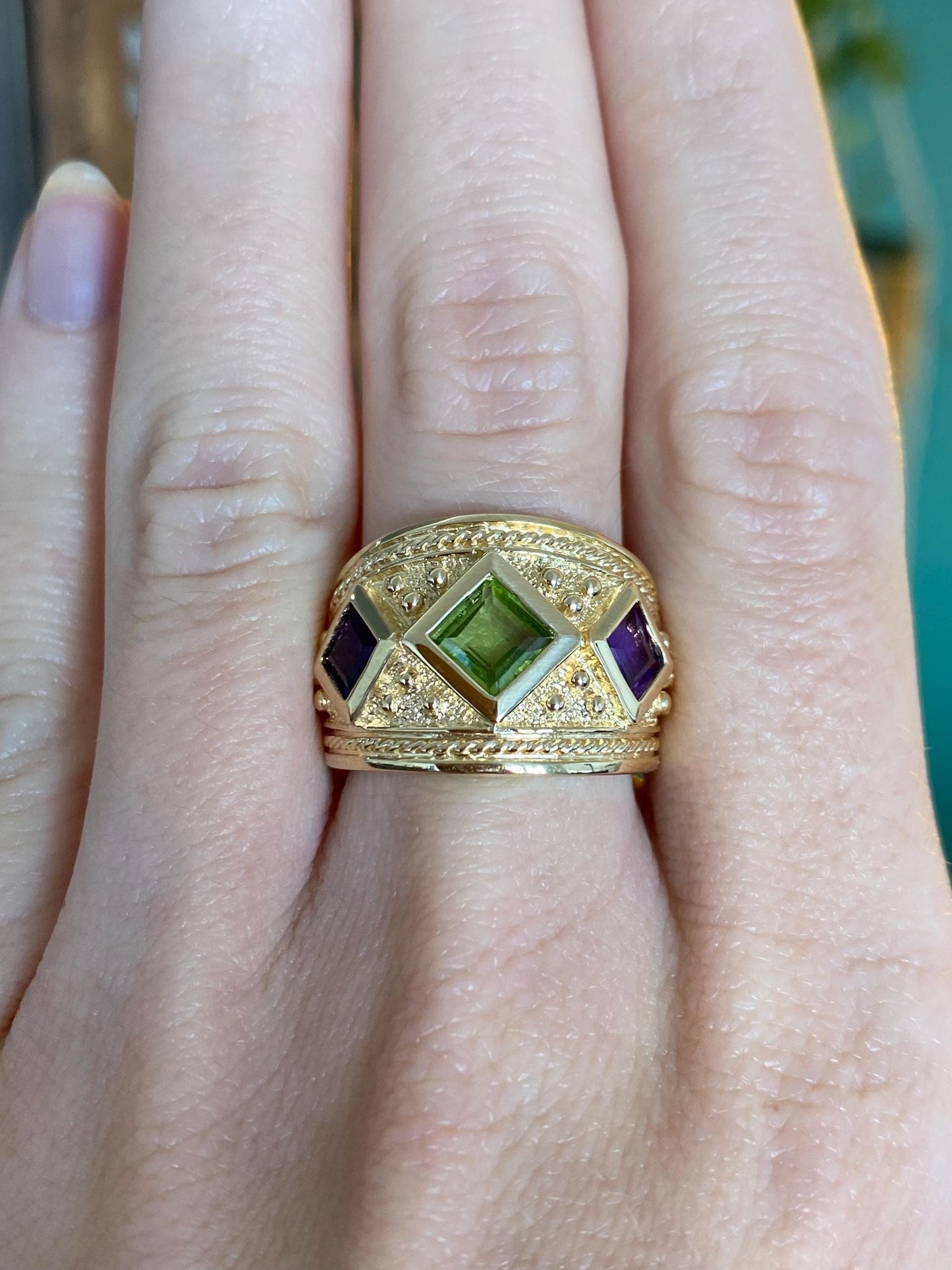 Vintage Solid 14k Yellow Gold Peridot Amethyst Designed Tapered Wide Ring Band - Size 6.75