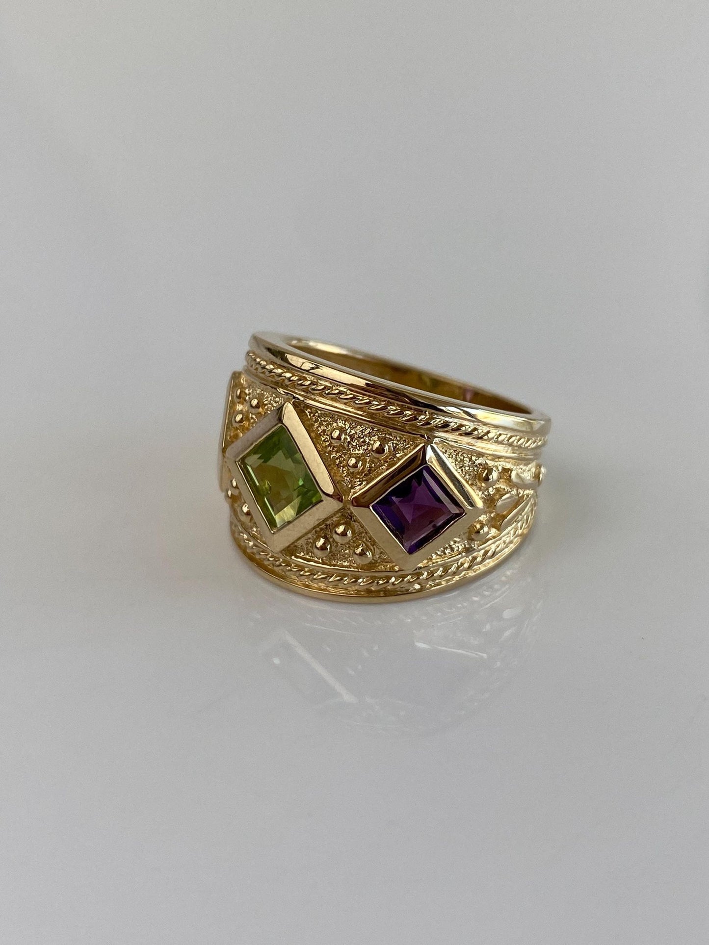 Vintage Solid 14k Yellow Gold Peridot Amethyst Designed Tapered Wide Ring Band - Size 6.75