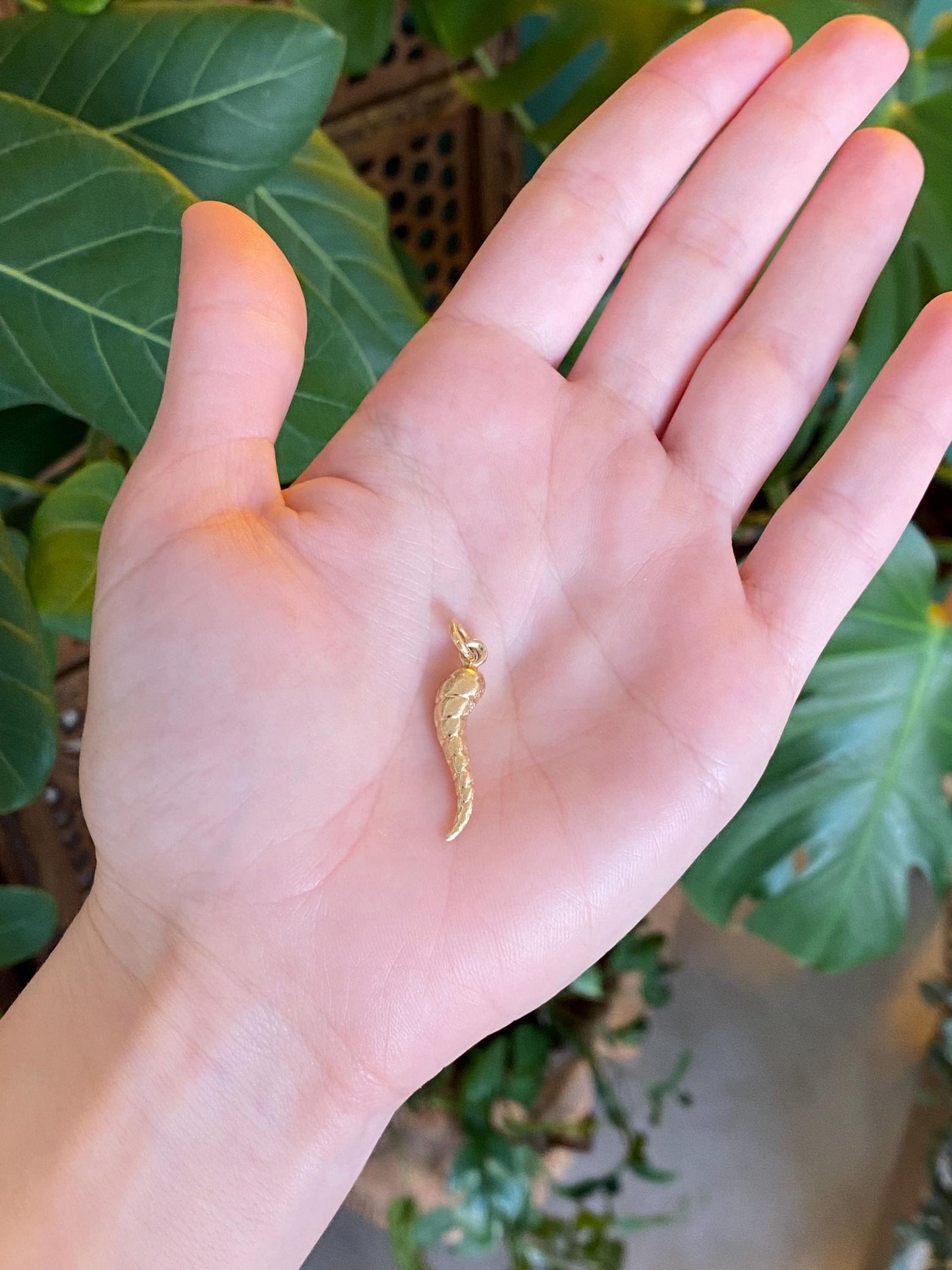 Vintage Solid 18k Yellow Gold Design Italian Horn Charm