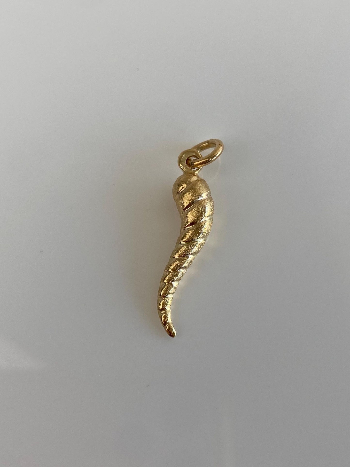 Vintage Solid 18k Yellow Gold Design Italian Horn Charm