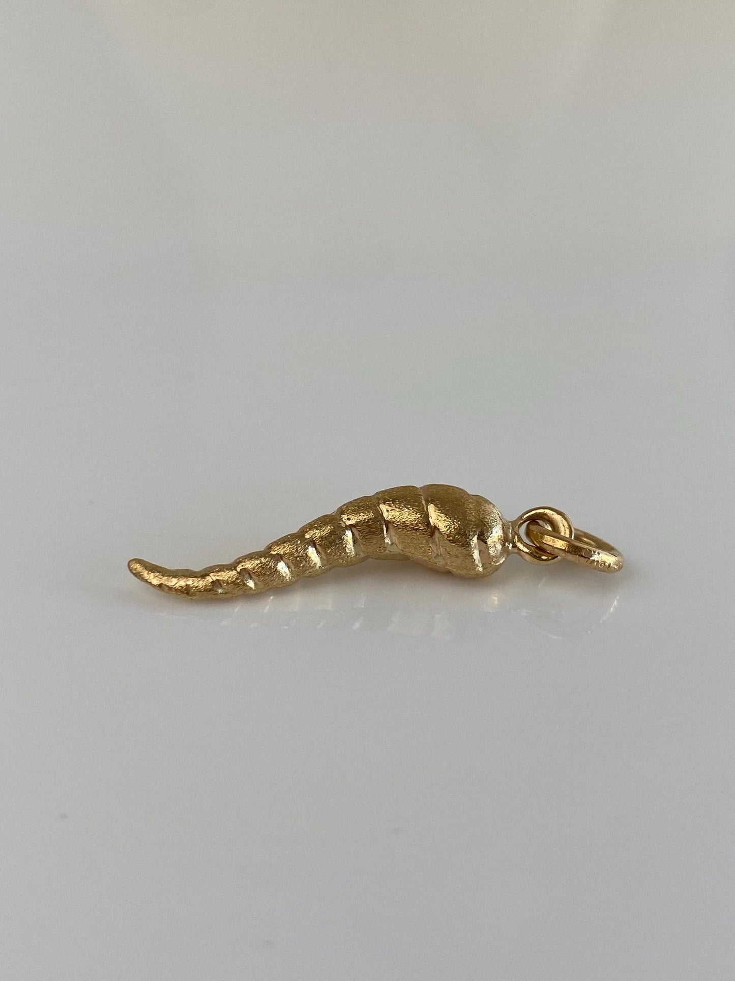 Vintage Solid 18k Yellow Gold Design Italian Horn Charm