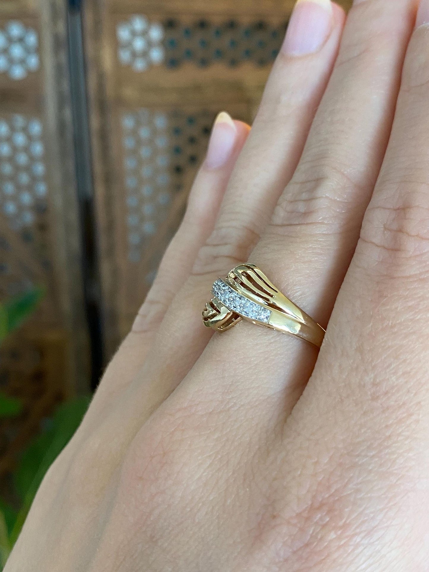 Vintage Solid 10k White & Yellow Gold Diamond Twist Ring - Size 6.75