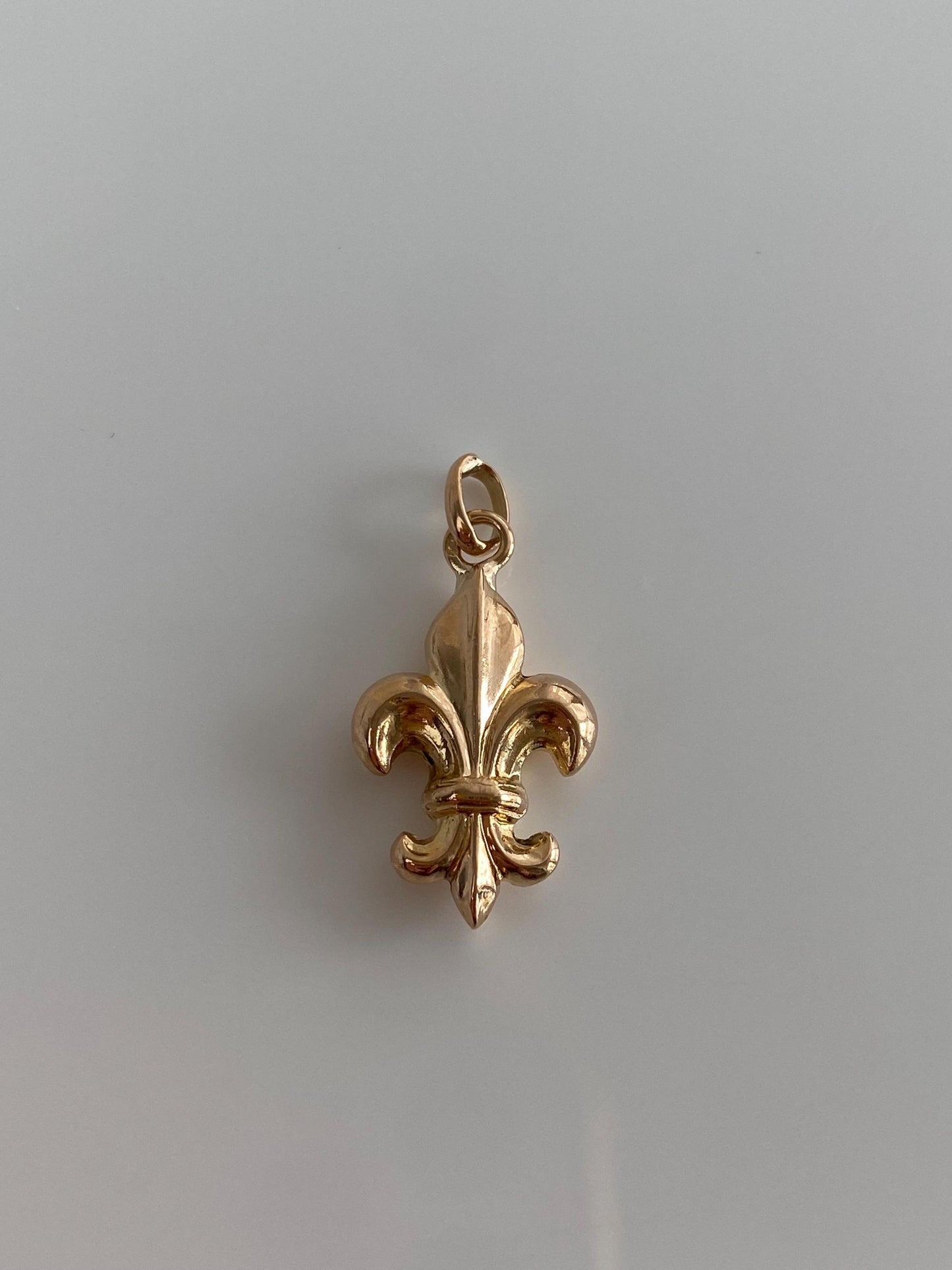Vintage 18k Yellow Gold Fleur-de-lis Charm