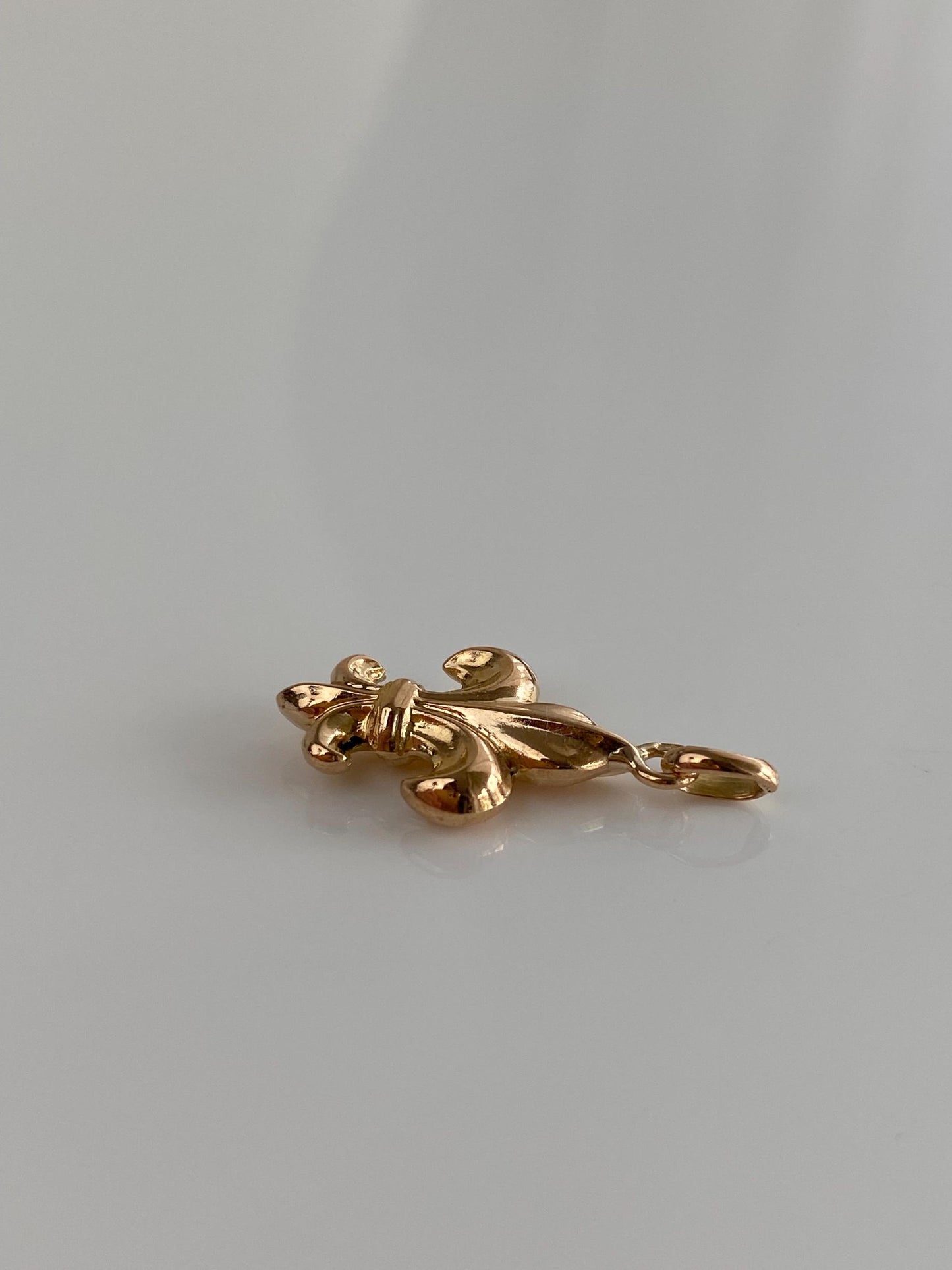Vintage 18k Yellow Gold Fleur-de-lis Charm