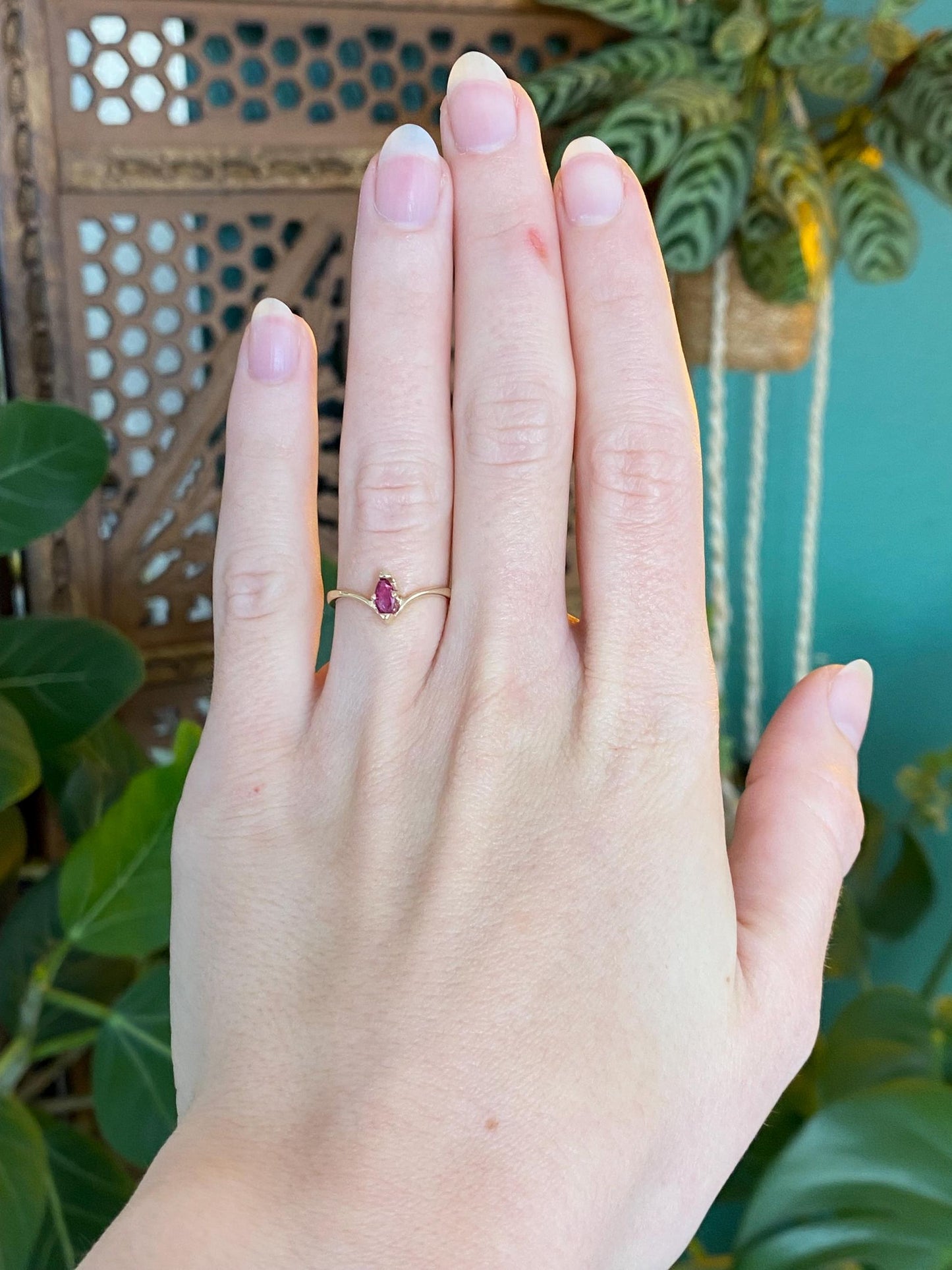 Vintage Solid 14k Yellow Gold Pink Spinel Chevron Ring - Size 5.5