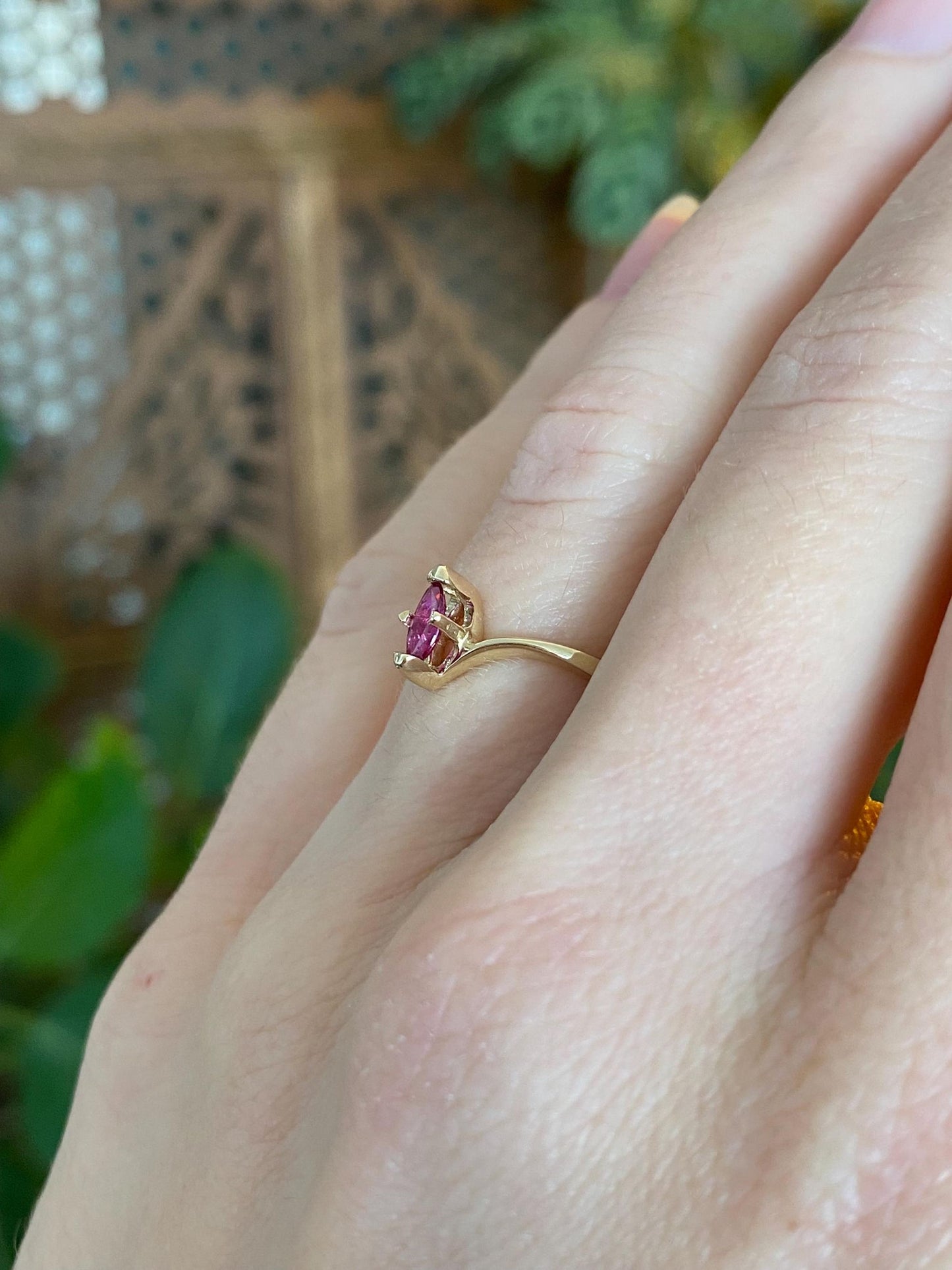 Vintage Solid 14k Yellow Gold Pink Spinel Chevron Ring - Size 5.5