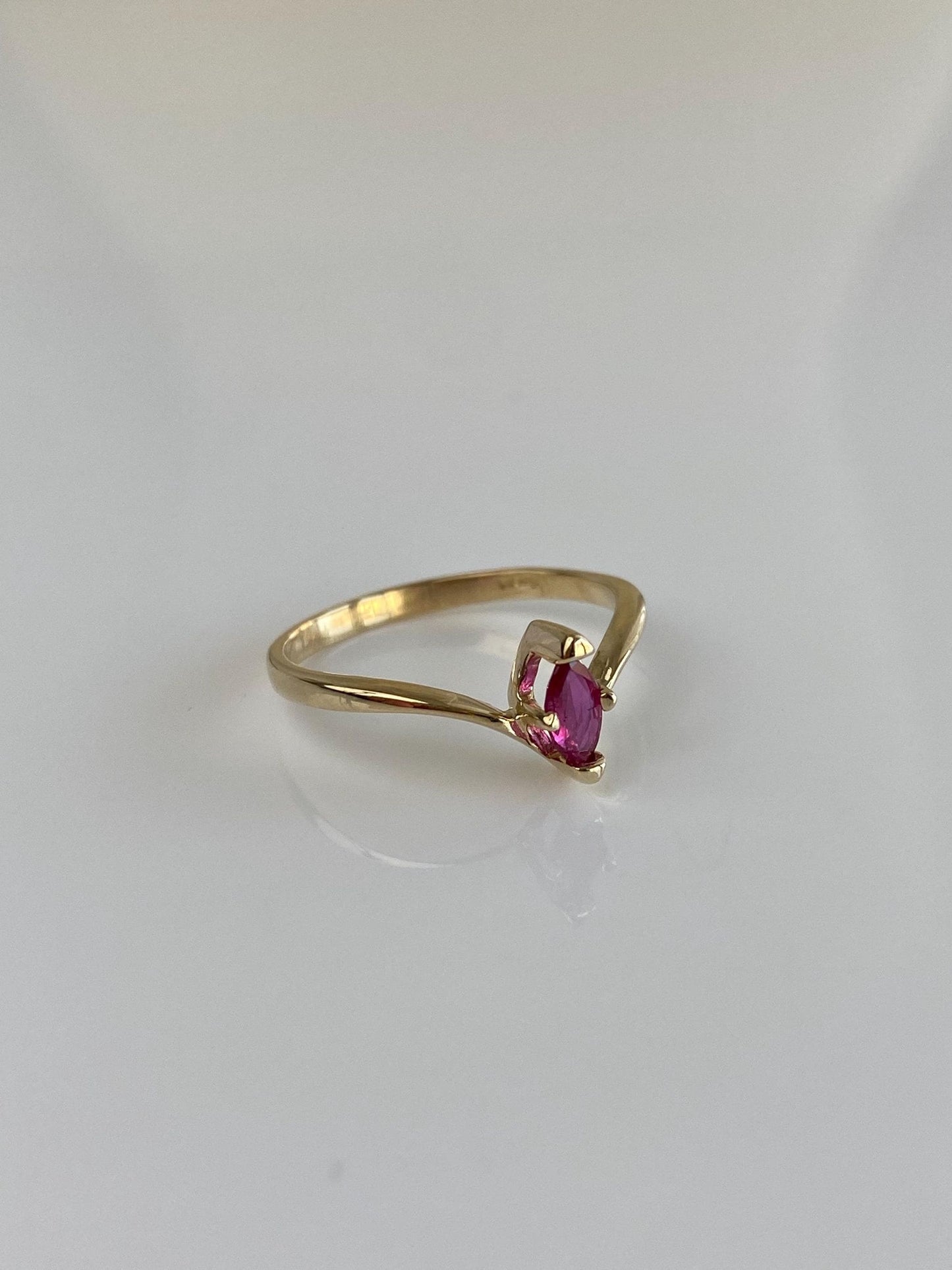 Vintage Solid 14k Yellow Gold Pink Spinel Chevron Ring - Size 5.5