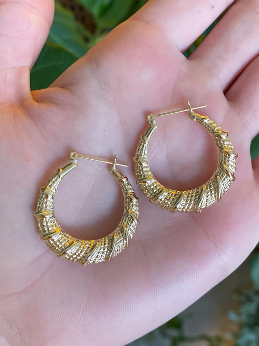 Vintage 10k Yellow Gold Scalloped Design Hoop Earrings