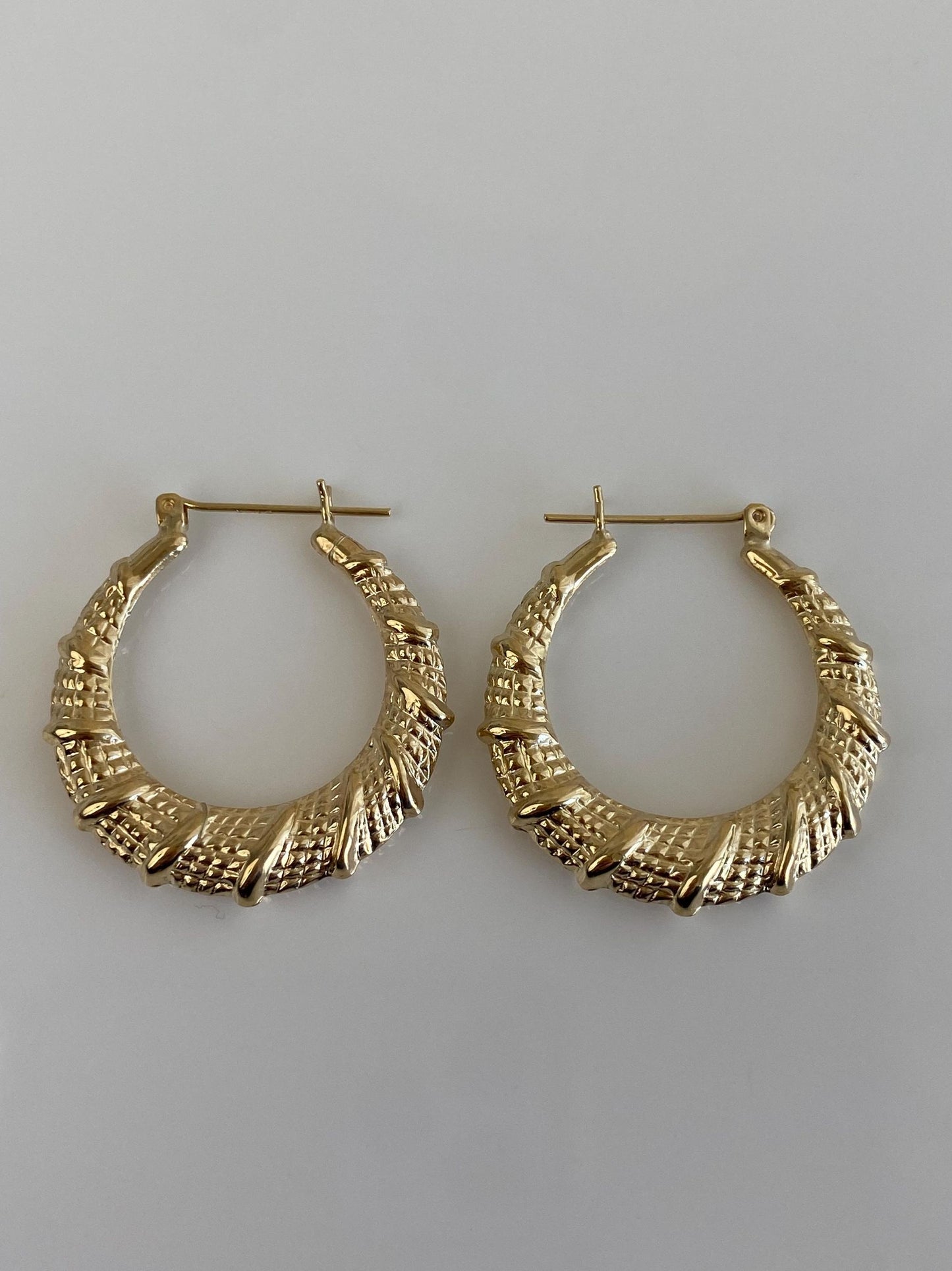 Vintage 10k Yellow Gold Scalloped Design Hoop Earrings
