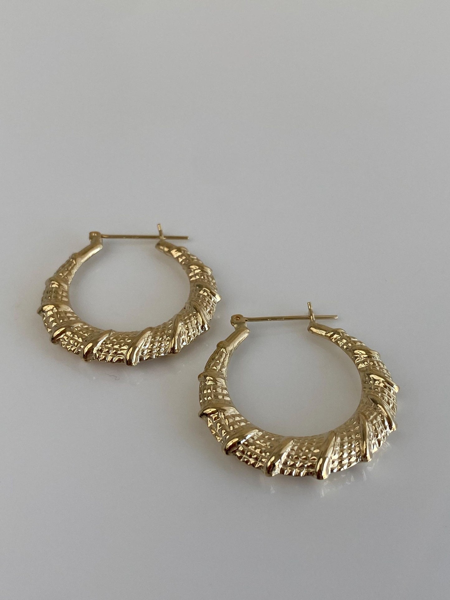 Vintage 10k Yellow Gold Scalloped Design Hoop Earrings