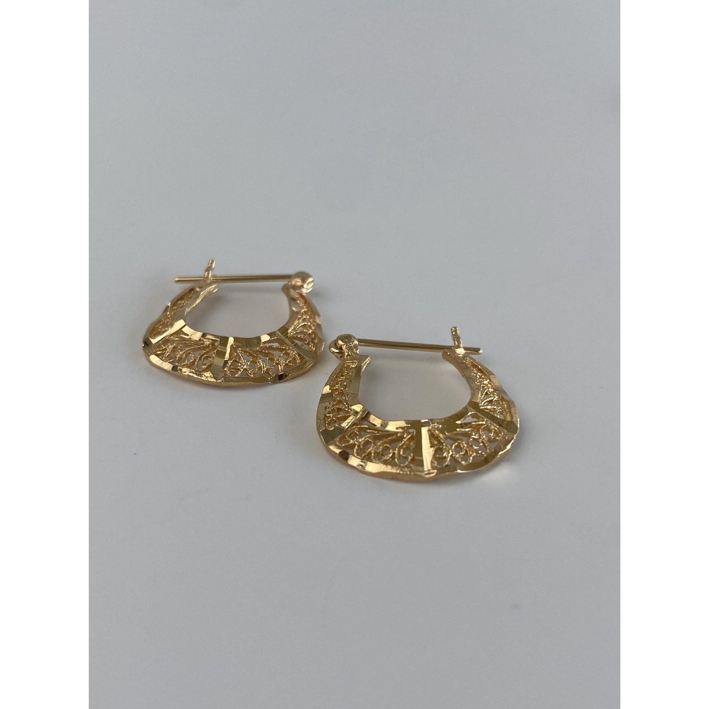 Vintage Solid 14k Yellow Gold Filigree Hoop Earrings