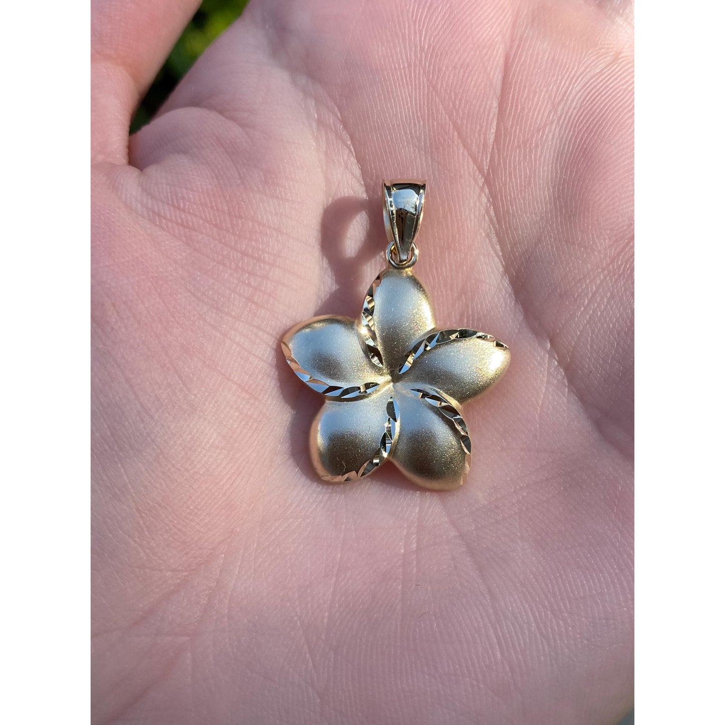 Vintage Solid 14k Yellow Gold Diamond Cut Satin Flower Charm