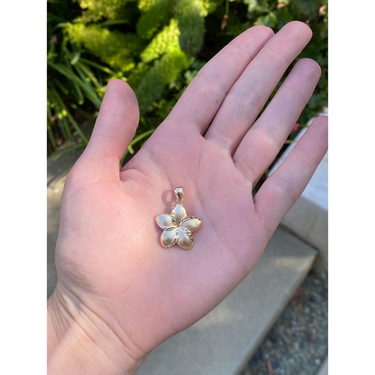 Vintage Solid 14k Yellow Gold Diamond Cut Satin Flower Charm