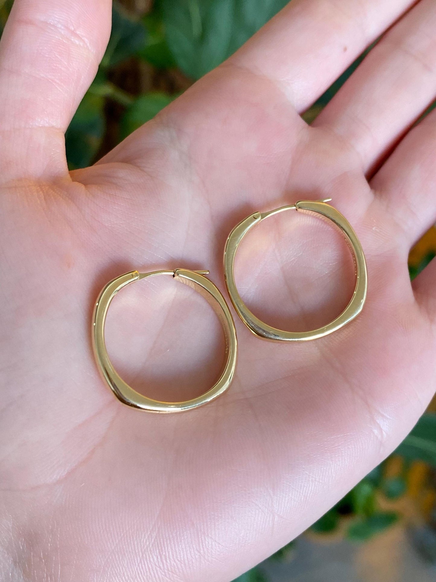 Tiffany & Co. Vintage Solid 18k Yellow Gold Square Cushion Hoop Earrings