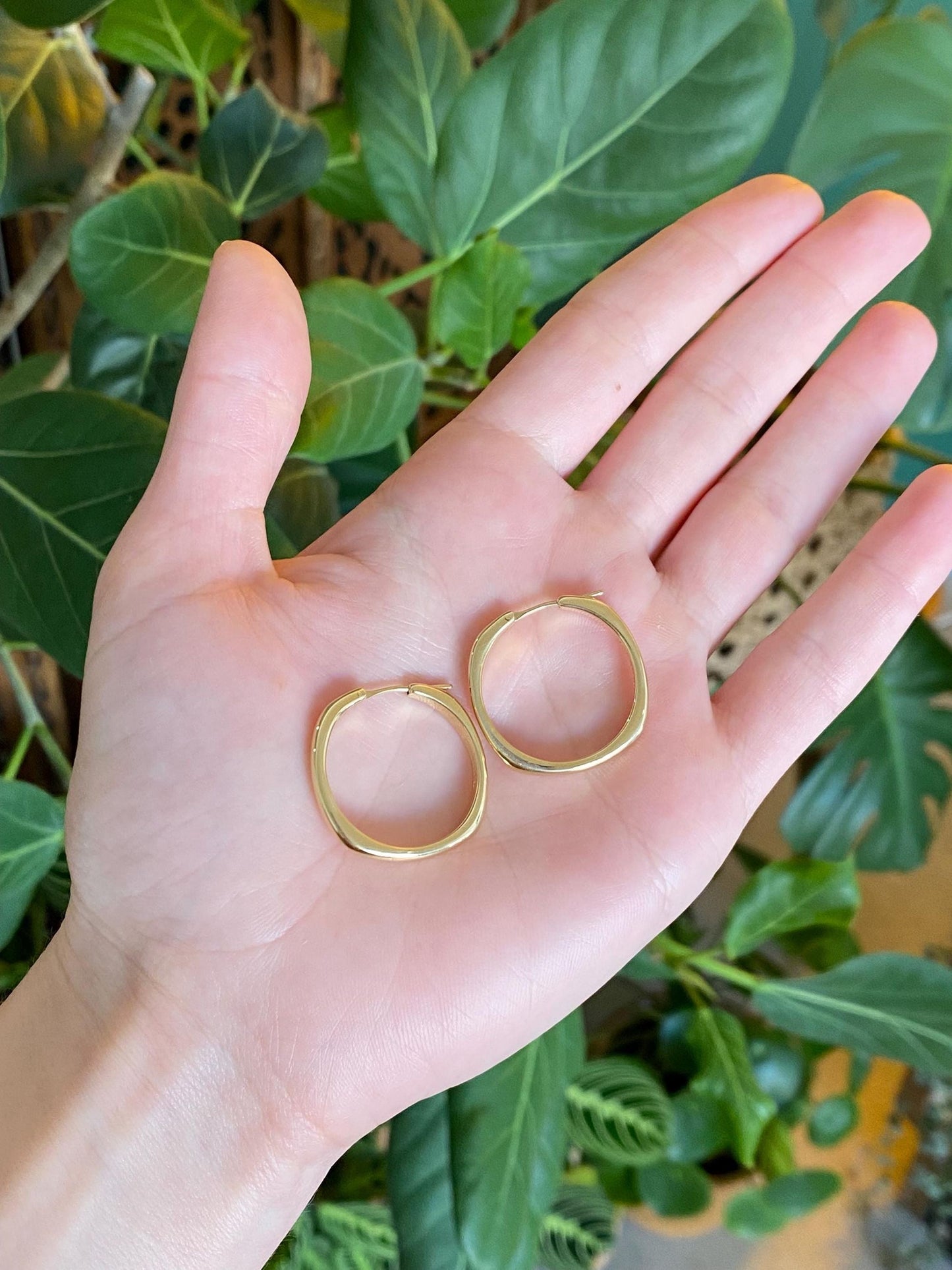 Tiffany & Co. Vintage Solid 18k Yellow Gold Square Cushion Hoop Earrings