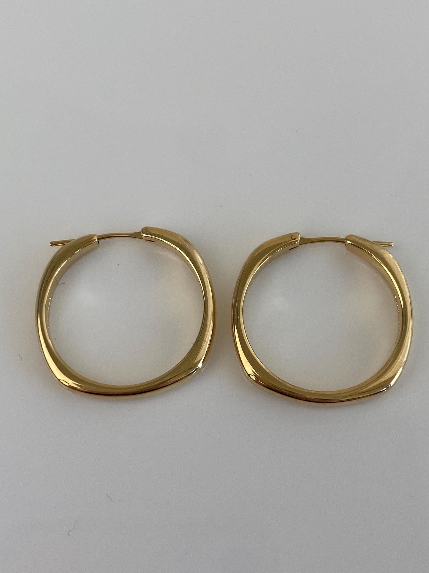 Tiffany & Co. Vintage Solid 18k Yellow Gold Square Cushion Hoop Earrings