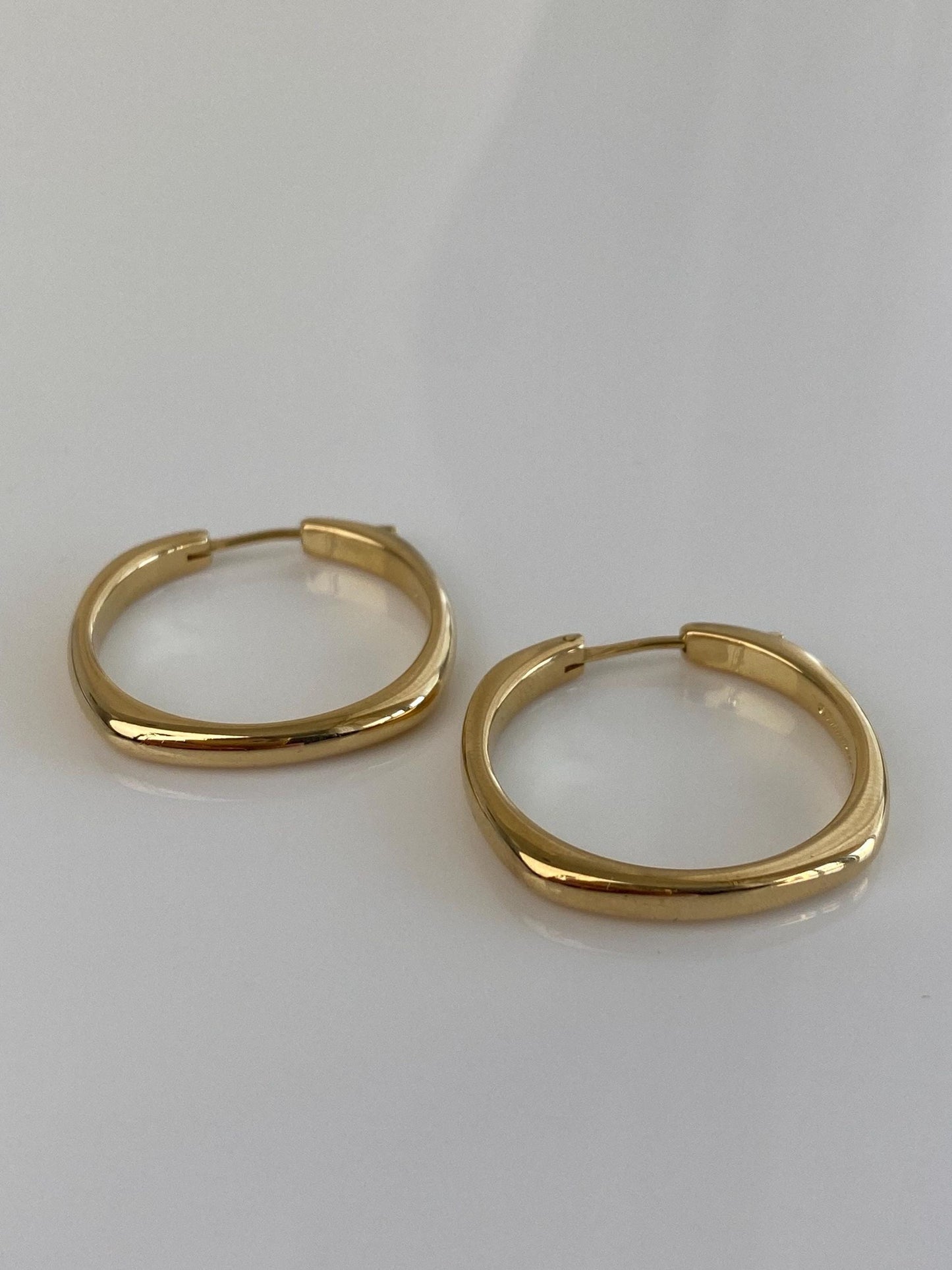 Tiffany & Co. Vintage Solid 18k Yellow Gold Square Cushion Hoop Earrings