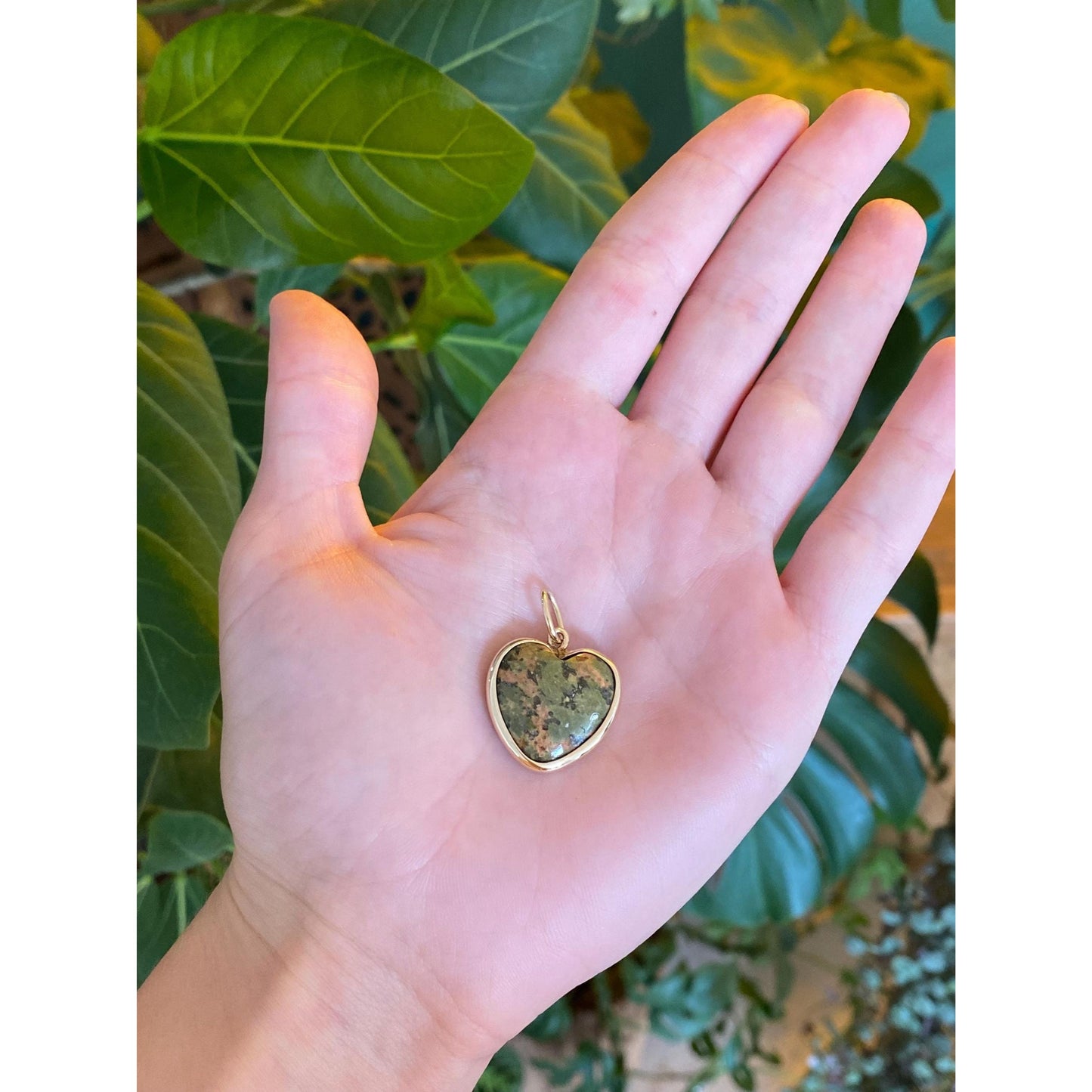 Vintage Solid 14k Yellow Gold Agate Heart Charm