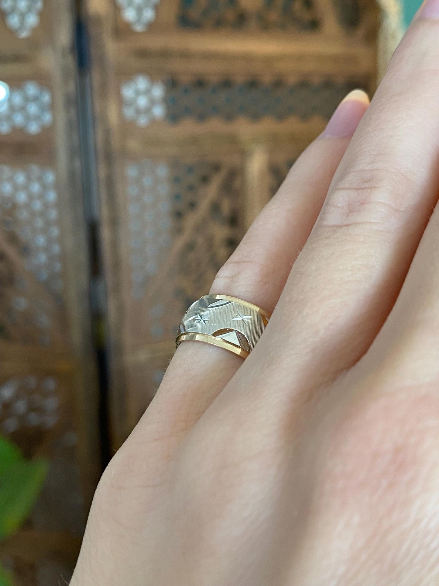 Vintage Solid 14k White & Yellow Gold Diamond Cut Ring Band - Size 4.5
