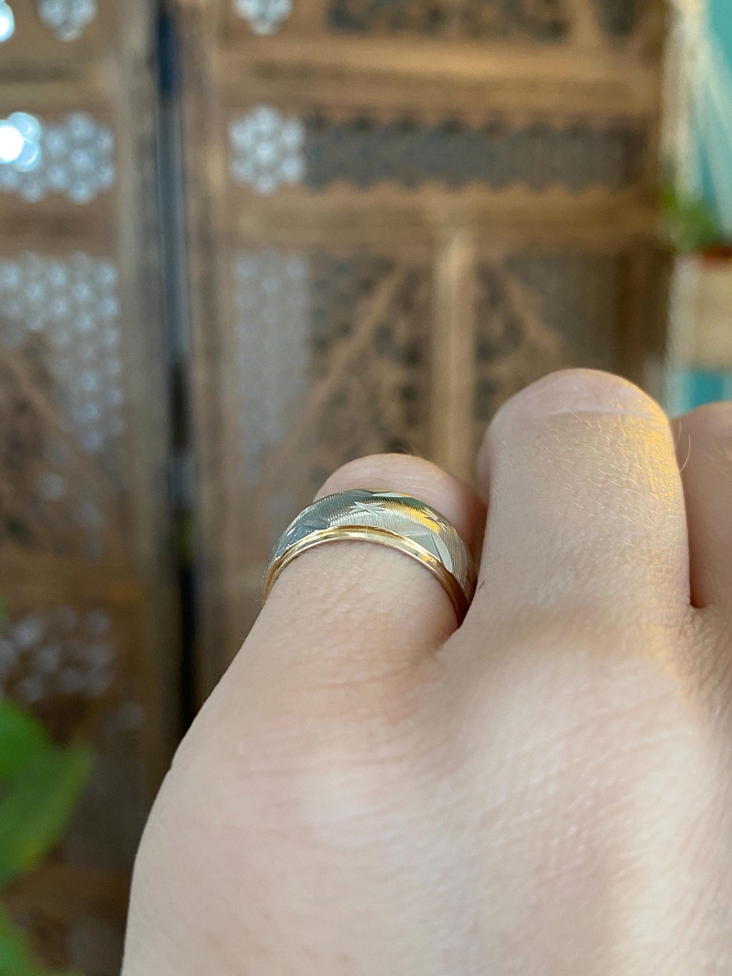 Vintage Solid 14k White & Yellow Gold Diamond Cut Ring Band - Size 4.5