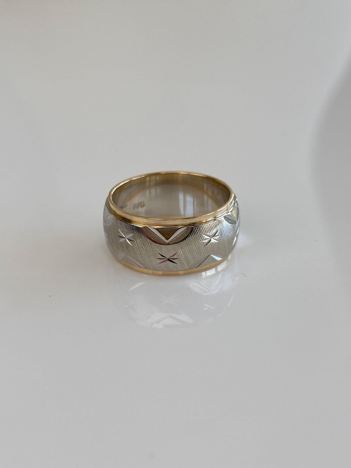 Vintage Solid 14k White & Yellow Gold Diamond Cut Ring Band - Size 4.5
