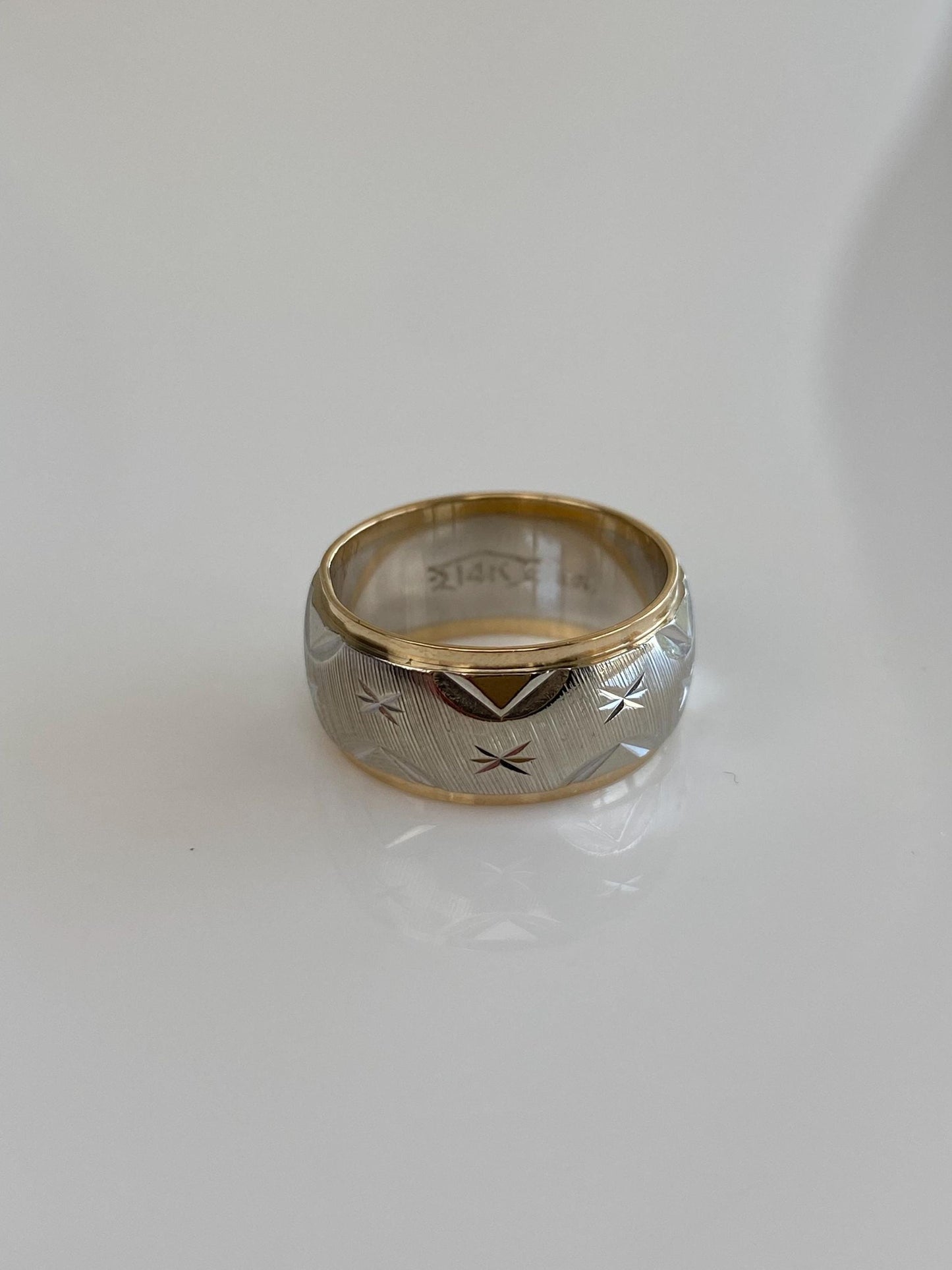 Vintage Solid 14k White & Yellow Gold Diamond Cut Ring Band - Size 4.5