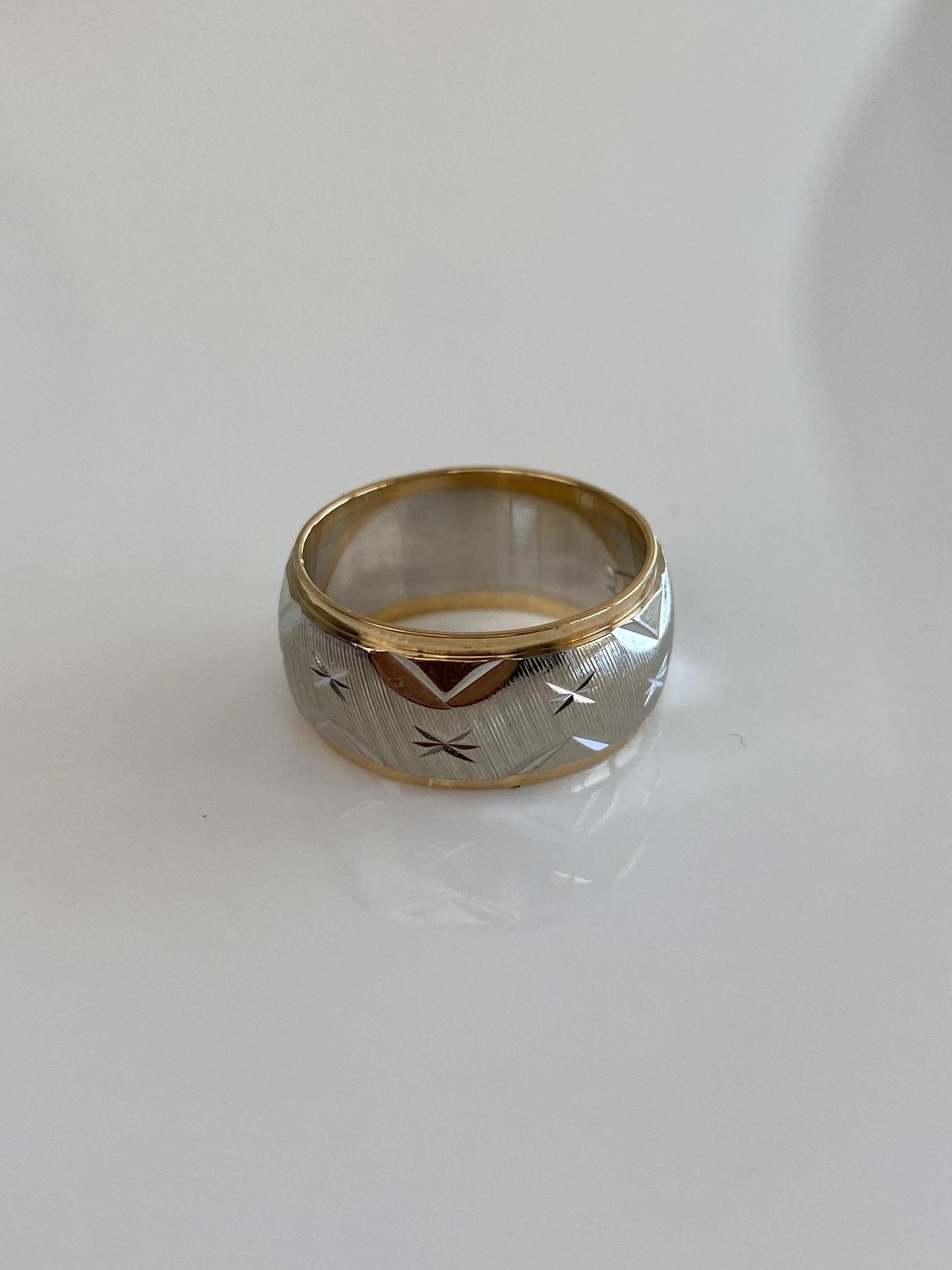 Vintage Solid 14k White & Yellow Gold Diamond Cut Ring Band - Size 4.5
