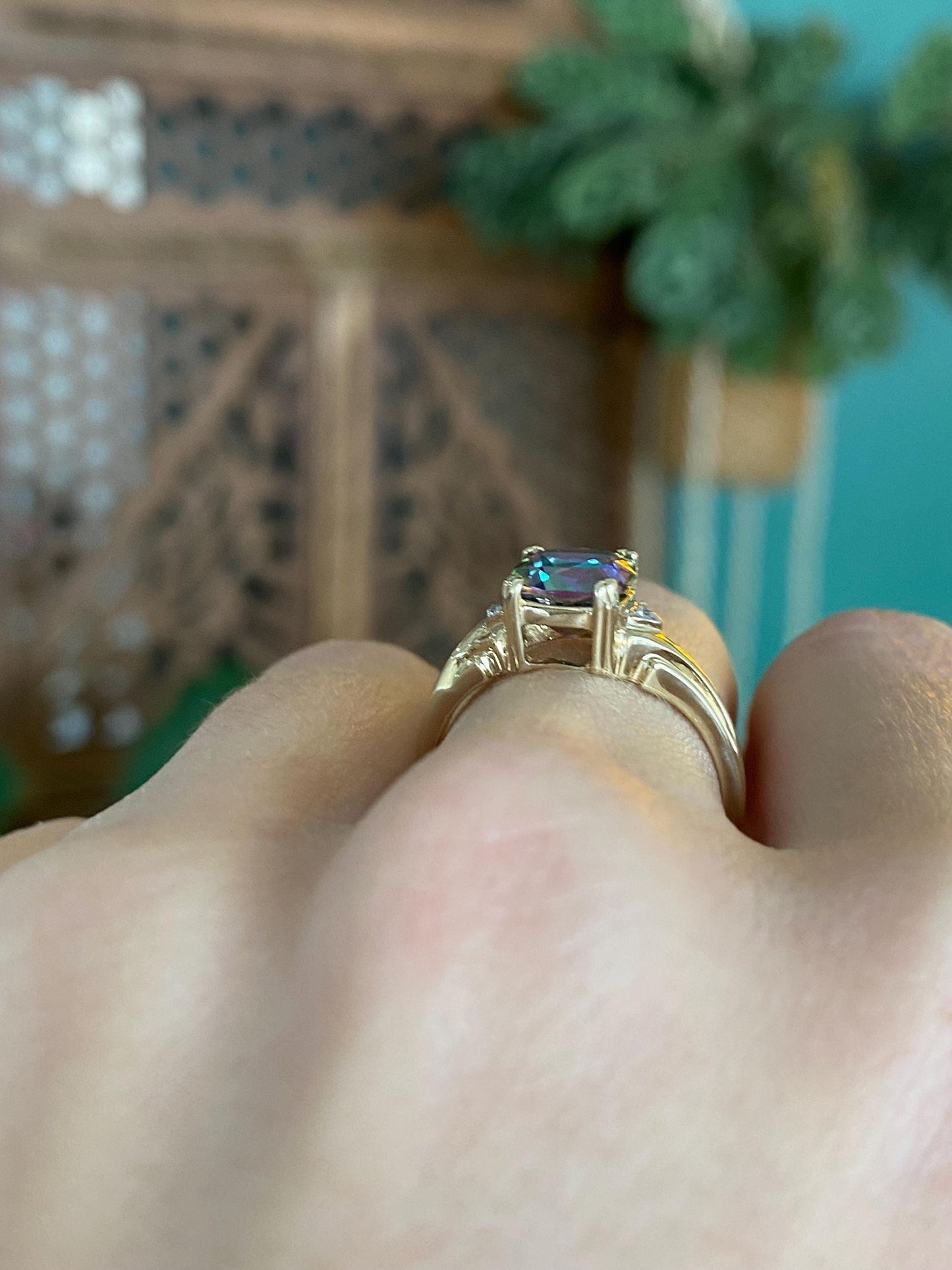 Vintage Solid 10k Yellow Gold Diamond Mystic Topaz Ring - Size 6.75