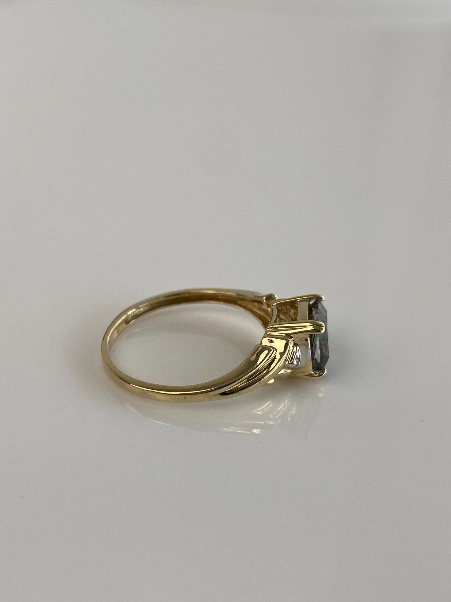 Vintage Solid 10k Yellow Gold Diamond Mystic Topaz Ring - Size 6.75