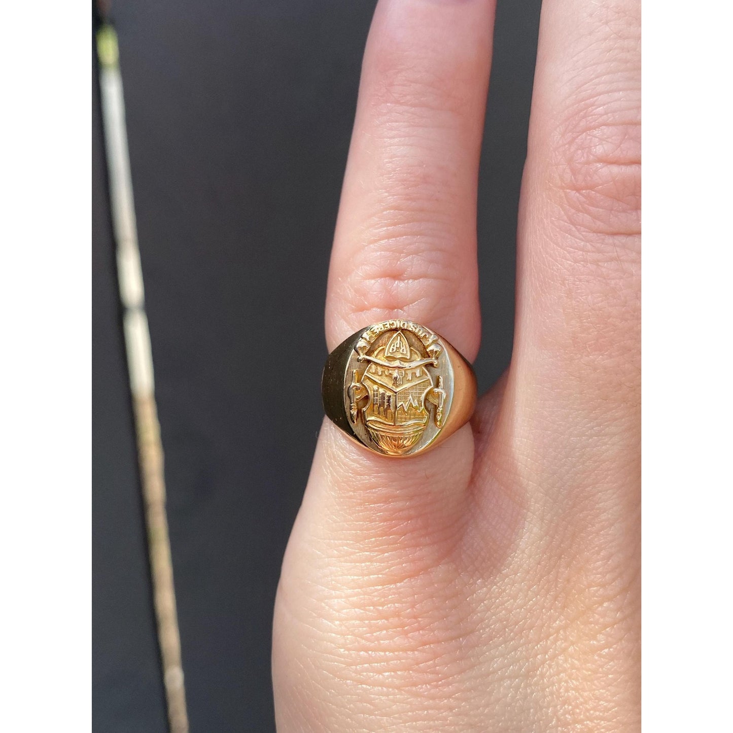 Vintage Solid 14k Yellow Gold Crest Signet Ring - Size 3.25