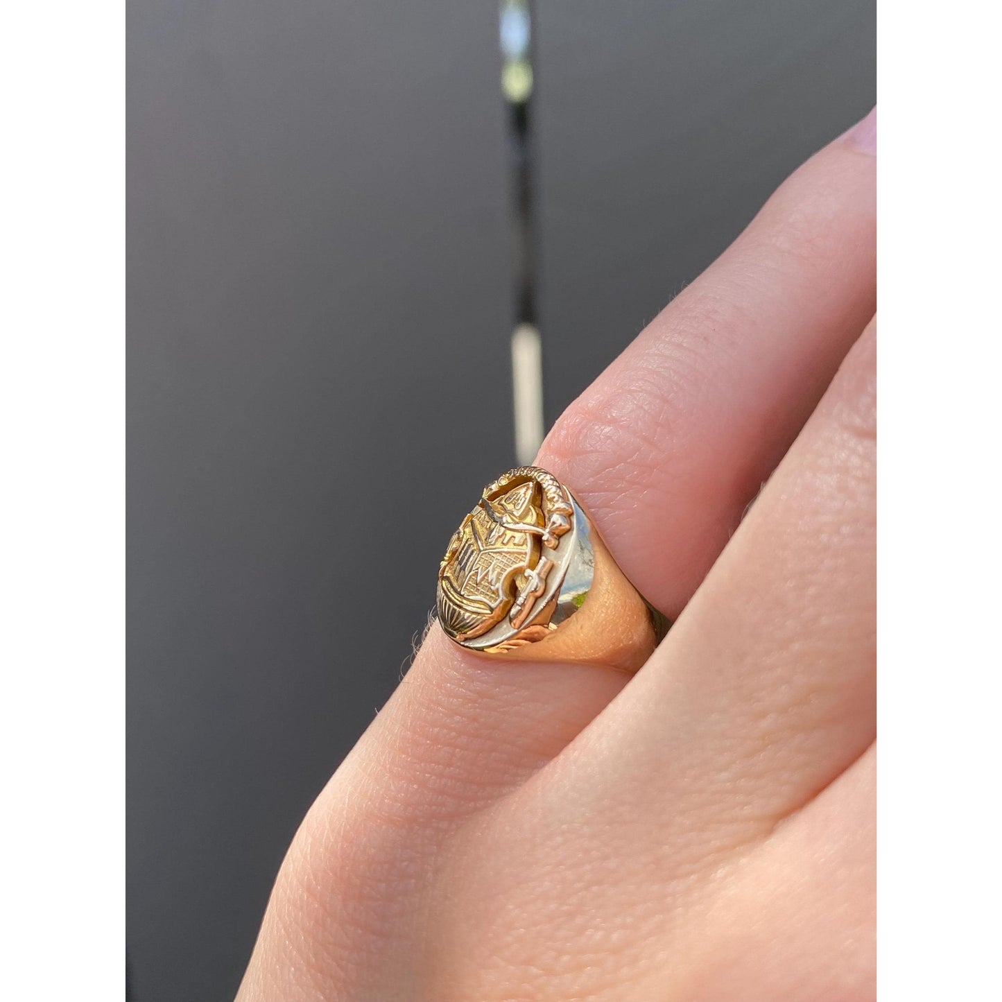 Vintage Solid 14k Yellow Gold Crest Signet Ring - Size 3.25