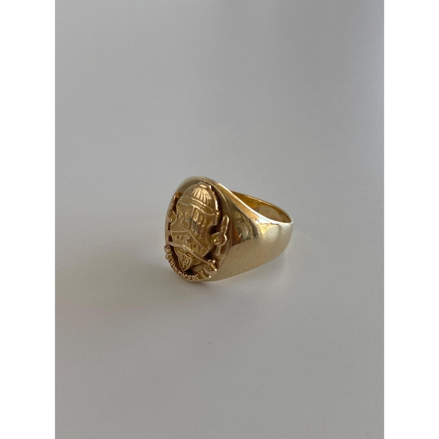 Vintage Solid 14k Yellow Gold Crest Signet Ring - Size 3.25