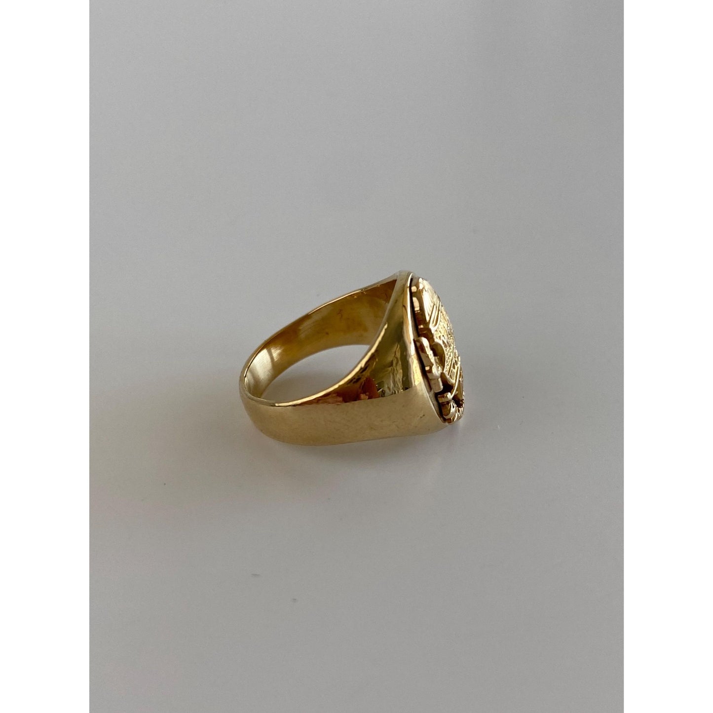 Vintage Solid 14k Yellow Gold Crest Signet Ring - Size 3.25