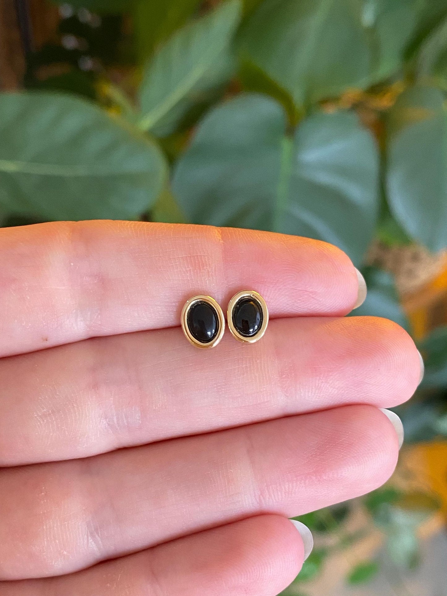 Vintage Solid 14k Yellow Gold Black Onyx Stud Earrings