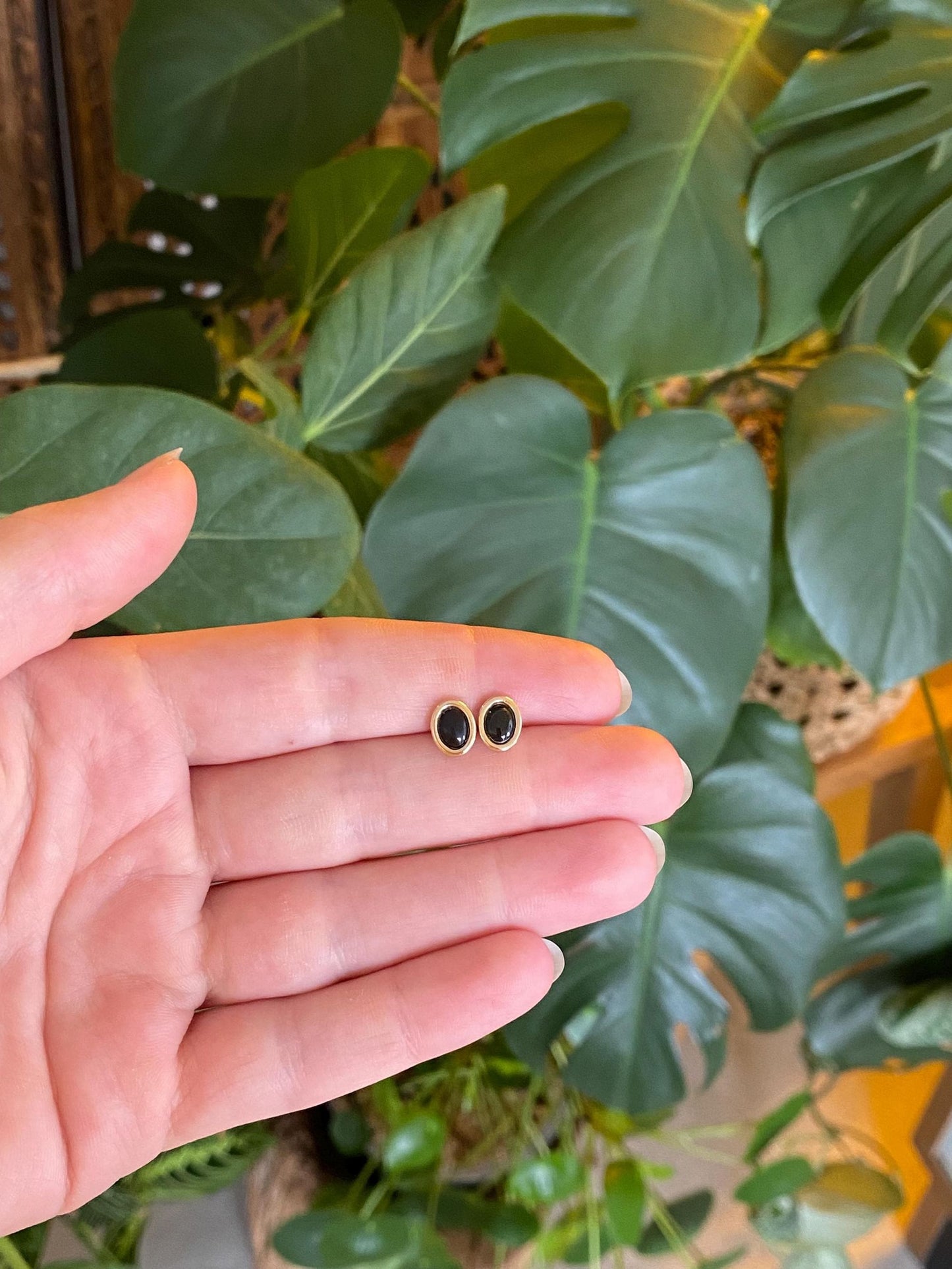 Vintage Solid 14k Yellow Gold Black Onyx Stud Earrings