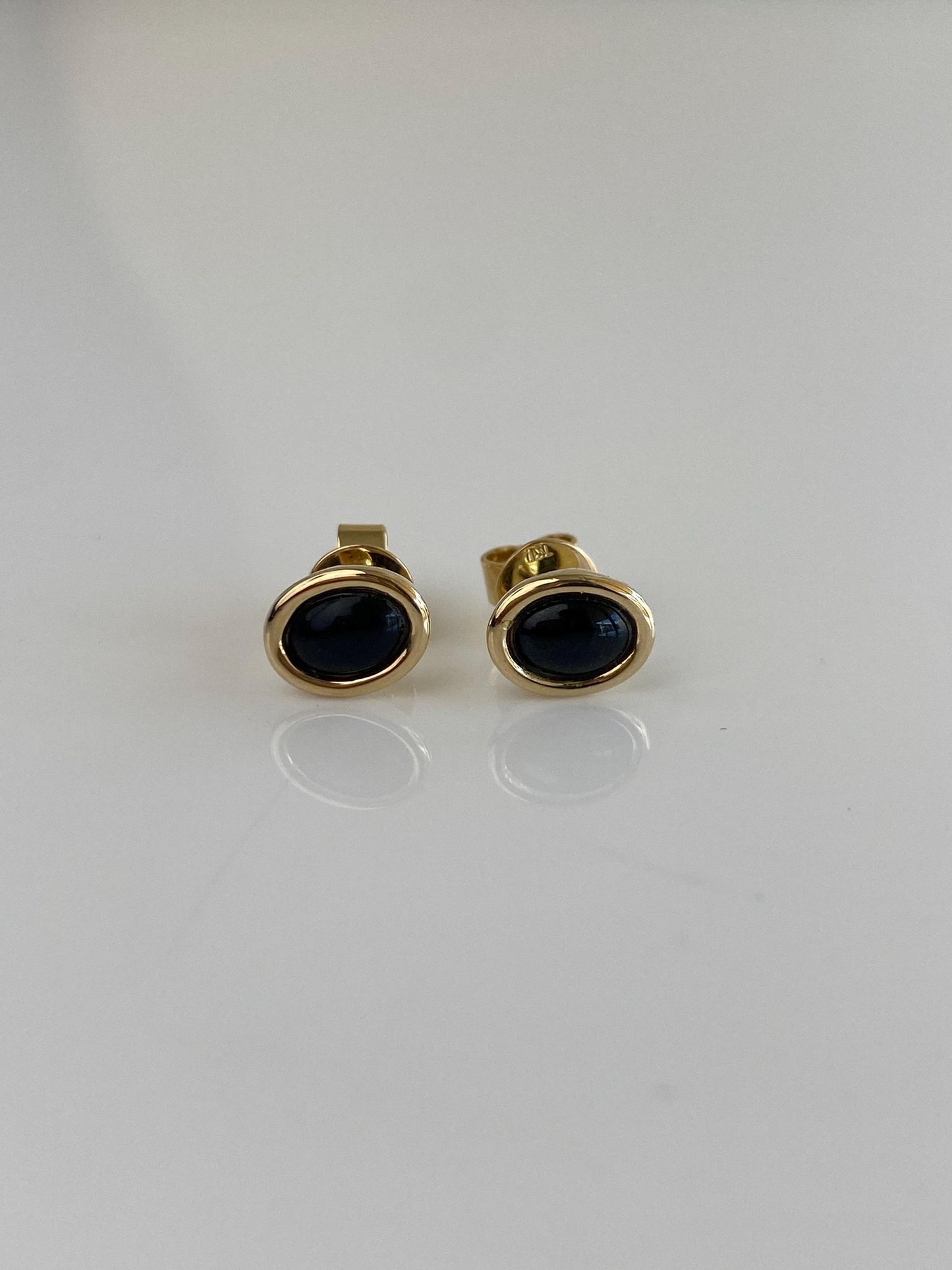 Vintage Solid 14k Yellow Gold Black Onyx Stud Earrings