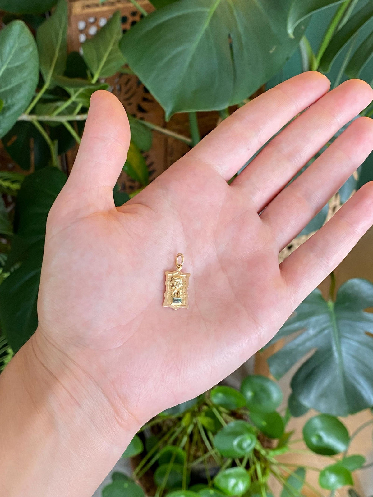 Vintage Solid 18k Yellow Gold Emerald Inca Charm