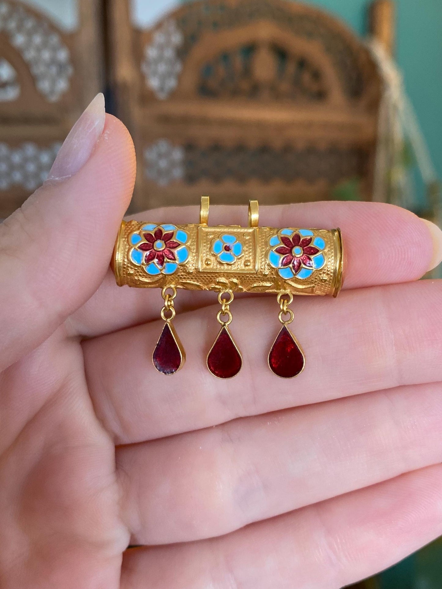 Vintage 22k Yellow Gold Red Blue Enamel Teardrop Fringe Tube Charm