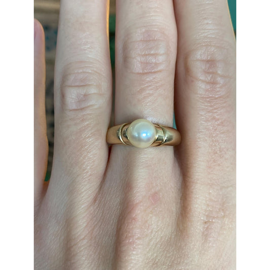 Vintage Solid 10k Yellow Gold Pearl Ring - Size 7.5