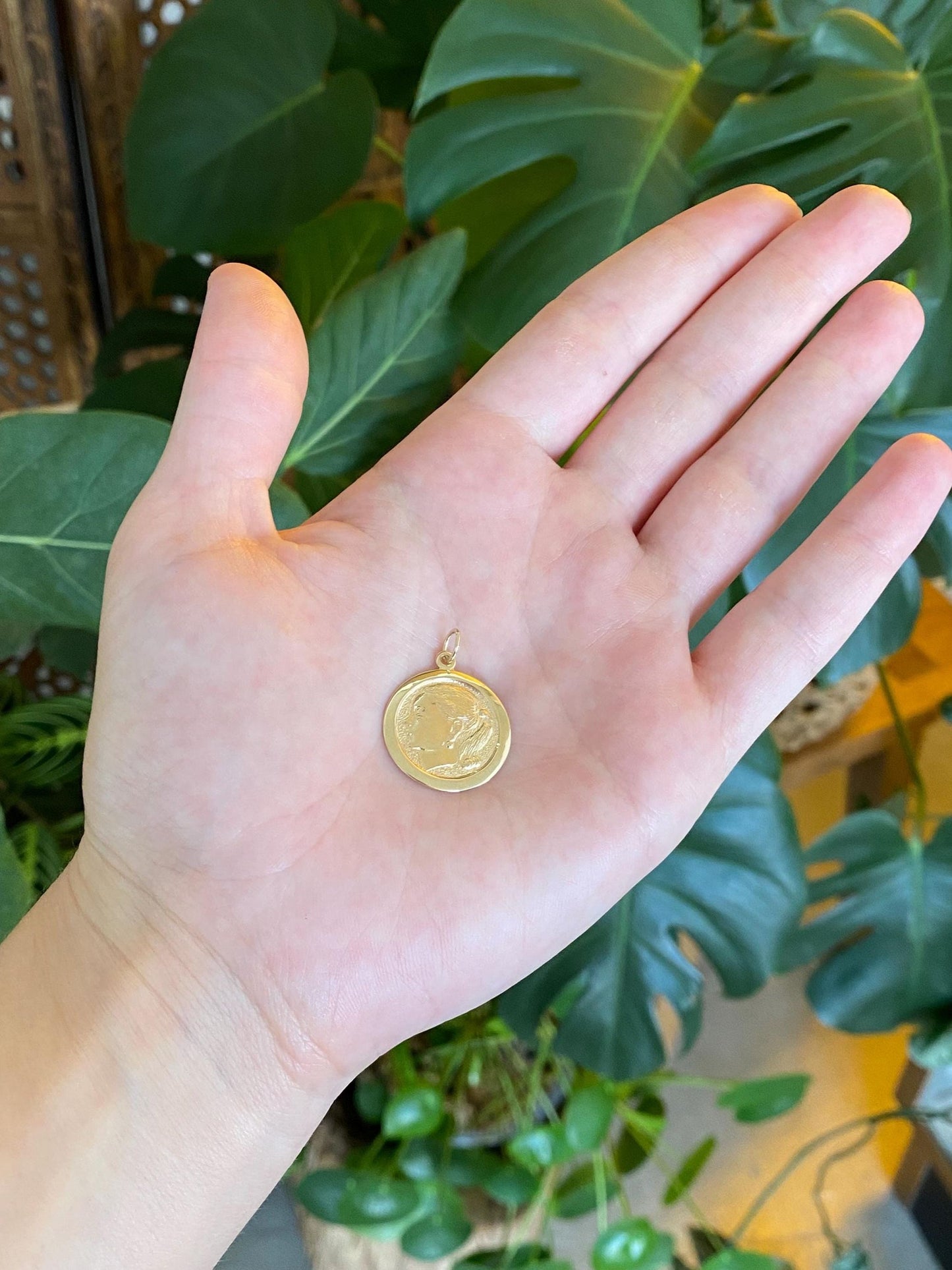 Vintage Solid 14k Yellow Gold Girl Side Profile Cameo Charm