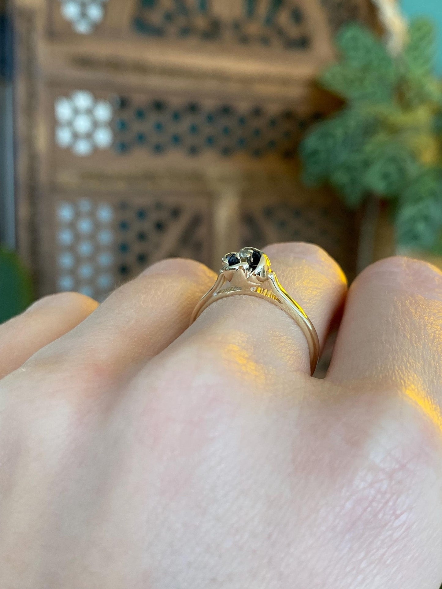 Vintage Solid 10k Yellow Gold Clear Sapphire Flower Ring - Size 5.75