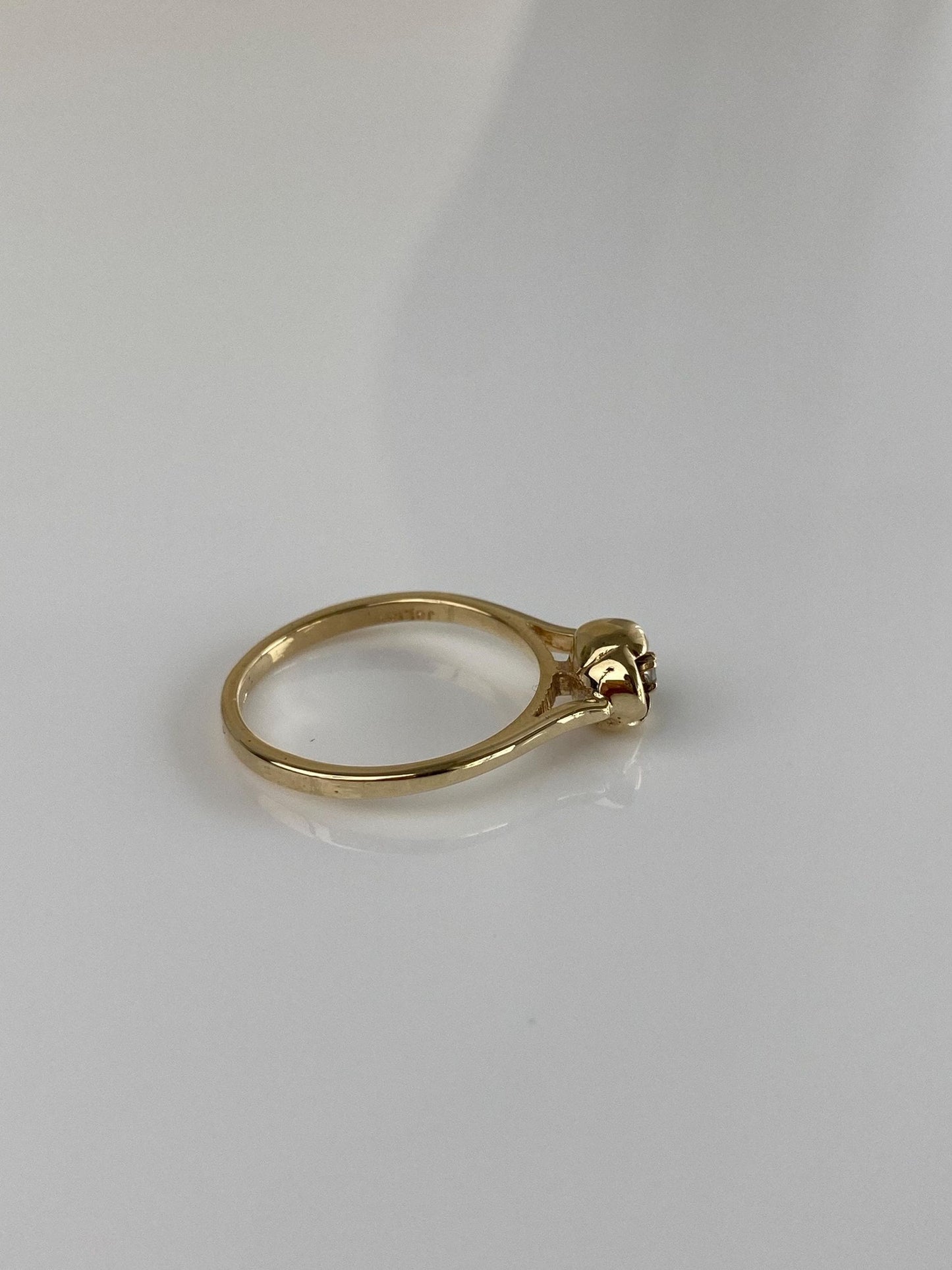 Vintage Solid 10k Yellow Gold Clear Sapphire Flower Ring - Size 5.75