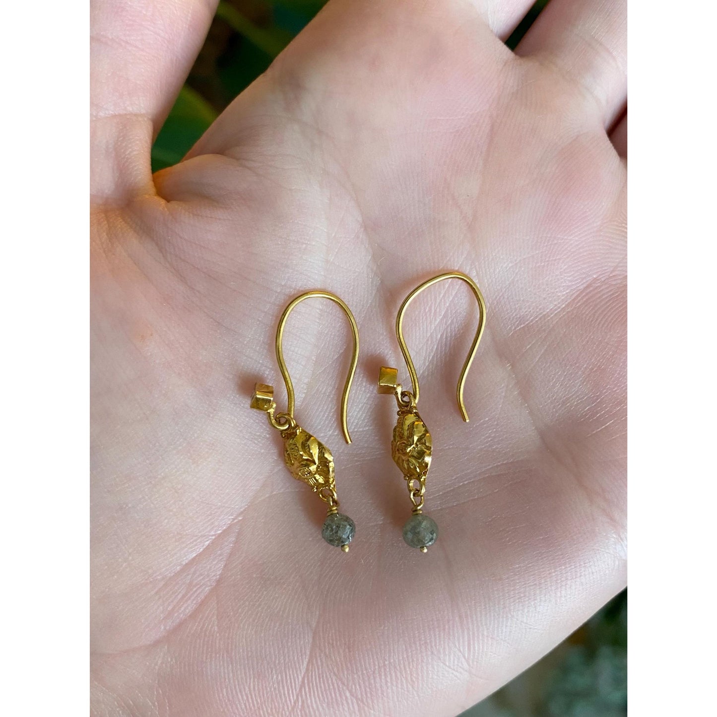 Vintage Solid 21k Yellow Gold Diamond Bead Clear Sapphire Earrings